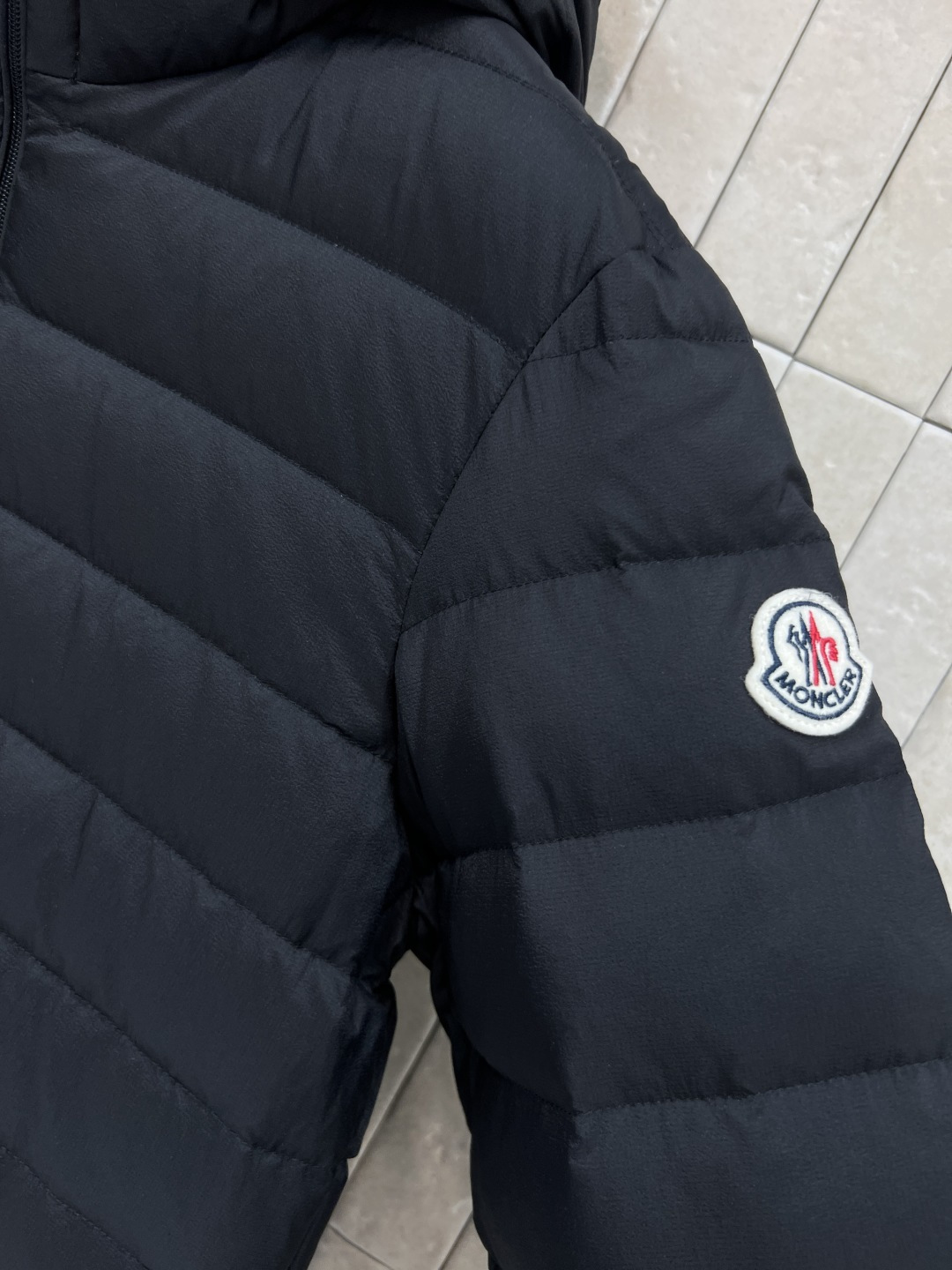 M 家 25秋冬新款 连帽薄款羽绒服 重磅羽绒填充 保暖性极佳轻薄不臃肿 休闲时尚百搭单品 重工横条纹车