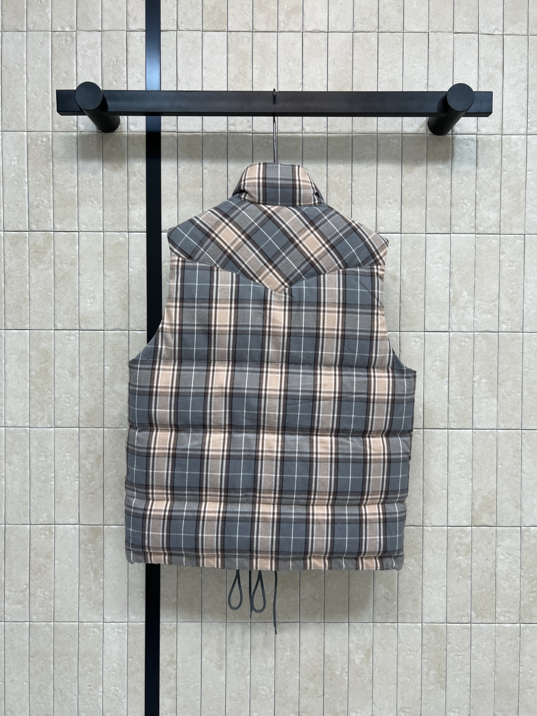 PD家 25秋冬新款 格纹立领羽绒马甲 经典格子纹宽松廓形版型不挑人 帅气又时髦 百搭上身显瘦又保暖 进