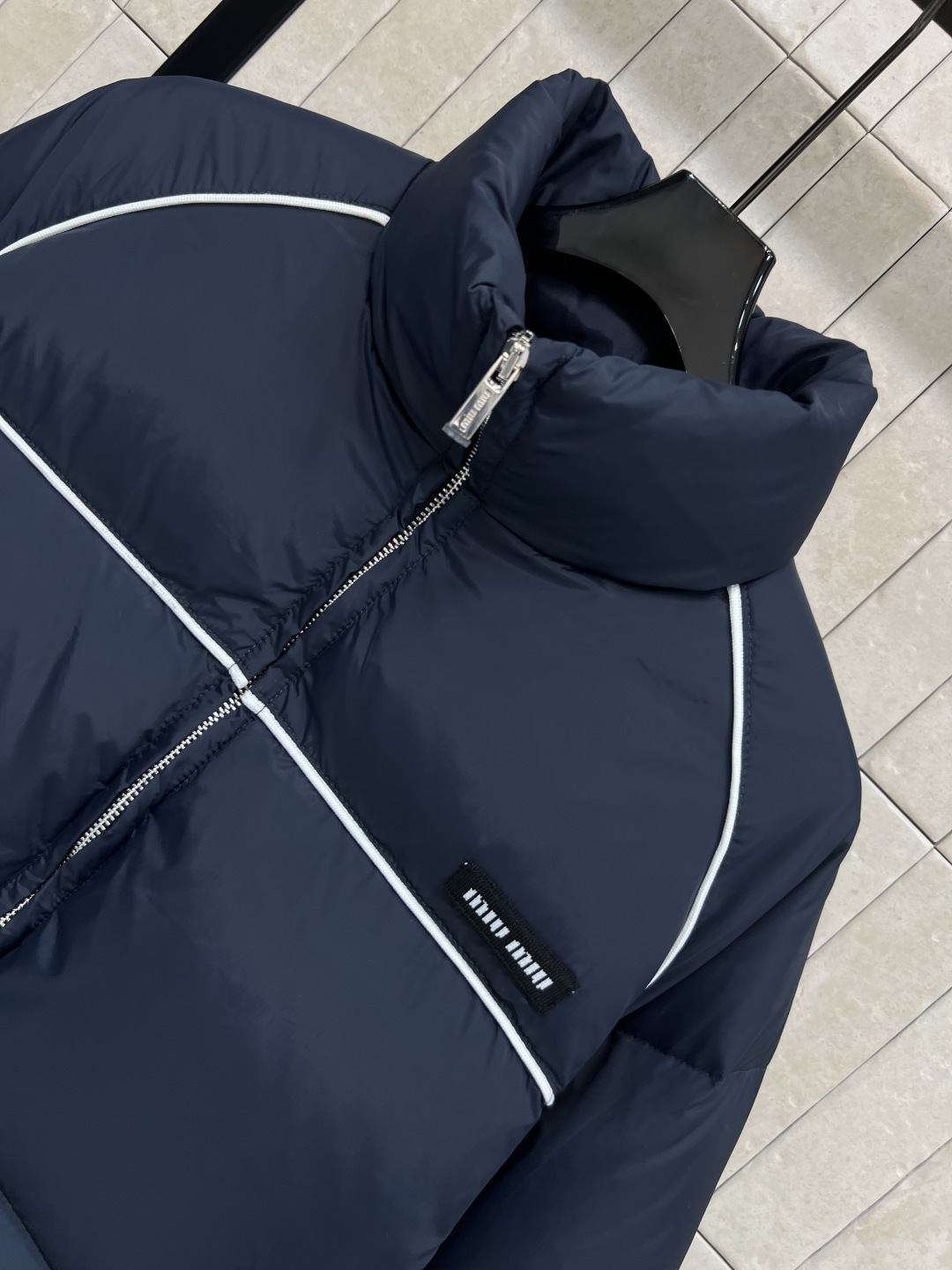 MIu家 25秋冬新款 立领短款羽绒服 外套呈方正版型 面包短款羽绒服 面包服系列 已经成为秋冬时尚单品