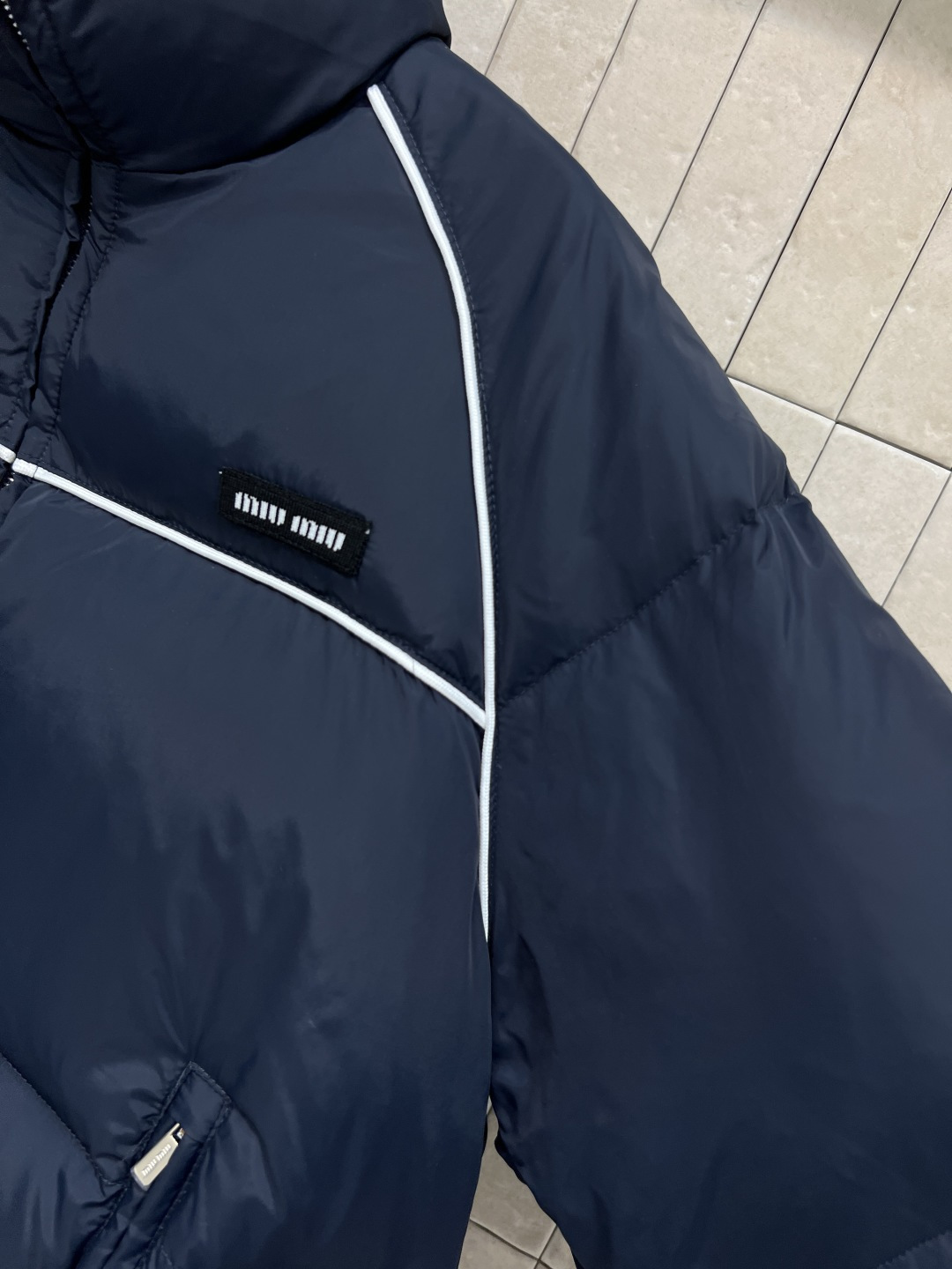 MIu家 25秋冬新款 立领短款羽绒服 外套呈方正版型 面包短款羽绒服 面包服系列 已经成为秋冬时尚单品