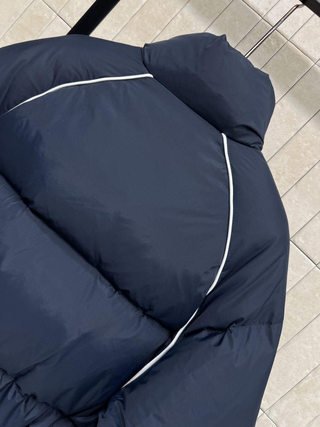 MIu家 25秋冬新款 立领短款羽绒服 外套呈方正版型 面包短款羽绒服 面包服系列 已经成为秋冬时尚单品