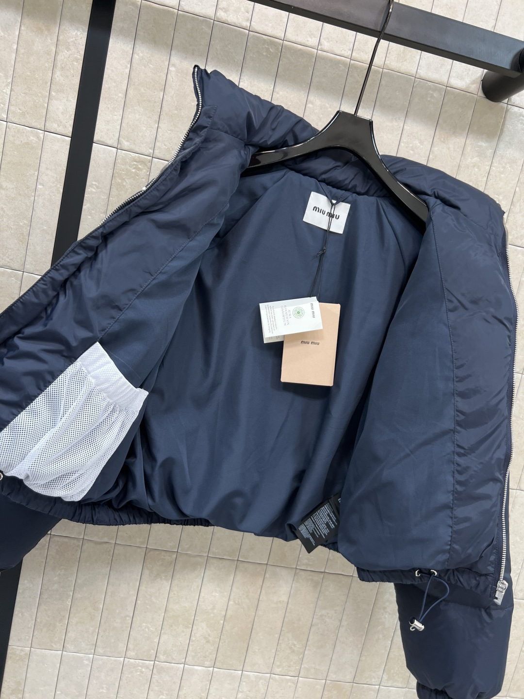 MIu家 25秋冬新款 立领短款羽绒服 外套呈方正版型 面包短款羽绒服 面包服系列 已经成为秋冬时尚单品