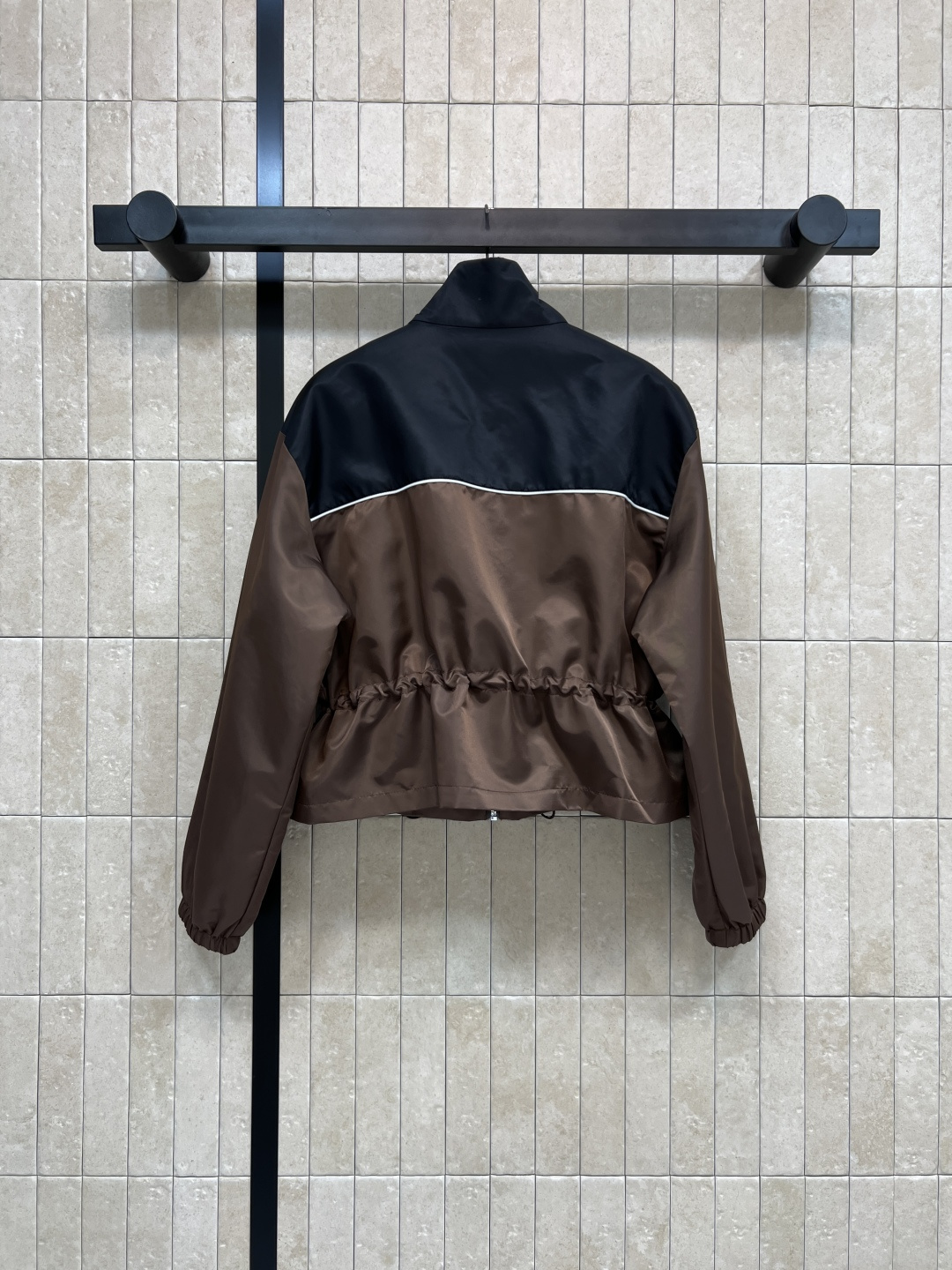 PD家 25秋冬新款 立领拼色尼龙短款外套 高人气尼龙面料 立领拼色设计 配有抽绳收腰 立显腰身 胸口工