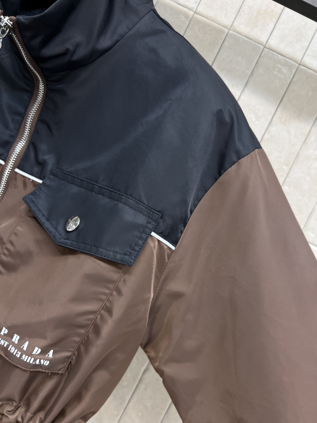 PD家 25秋冬新款 立领拼色尼龙短款外套 高人气尼龙面料 立领拼色设计 配有抽绳收腰 立显腰身 胸口工