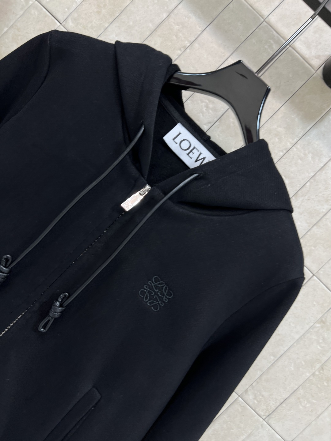 LW家 25秋冬新款 连帽卫衣外套 版型宽松百搭不挑人 彰显减龄青春活力气息 定制Logo拉链设计 胸前