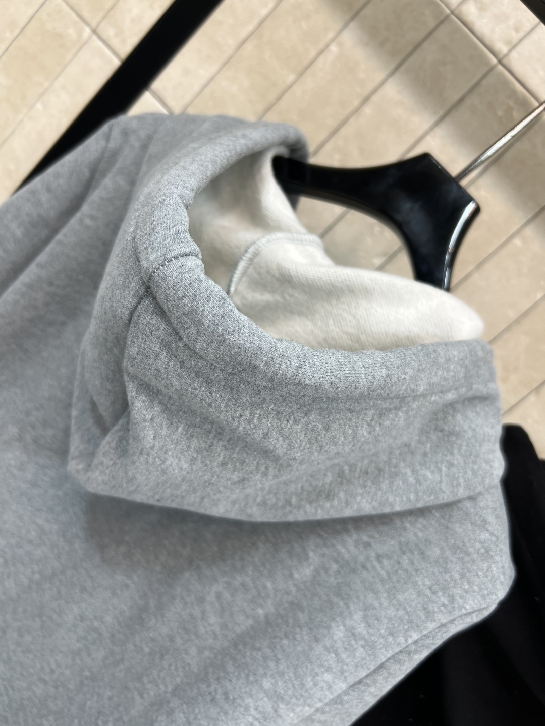 LW家 25秋冬新款 连帽卫衣外套 版型宽松百搭不挑人 彰显减龄青春活力气息 定制Logo拉链设计 胸前