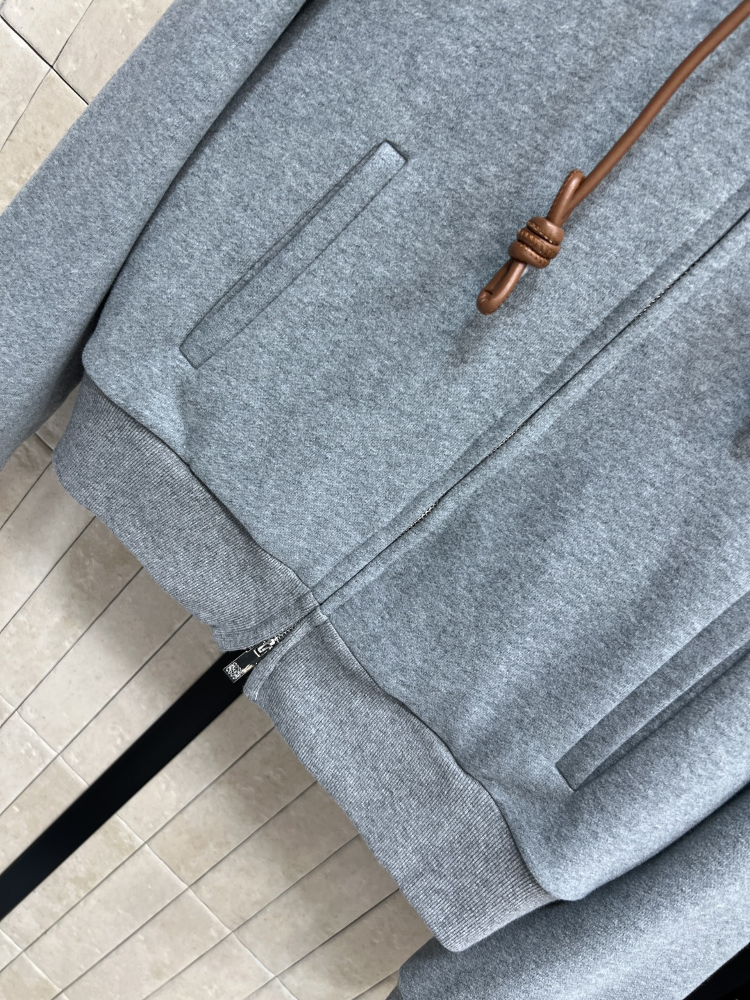 LW家 25秋冬新款 连帽卫衣外套 版型宽松百搭不挑人 彰显减龄青春活力气息 定制Logo拉链设计 胸前