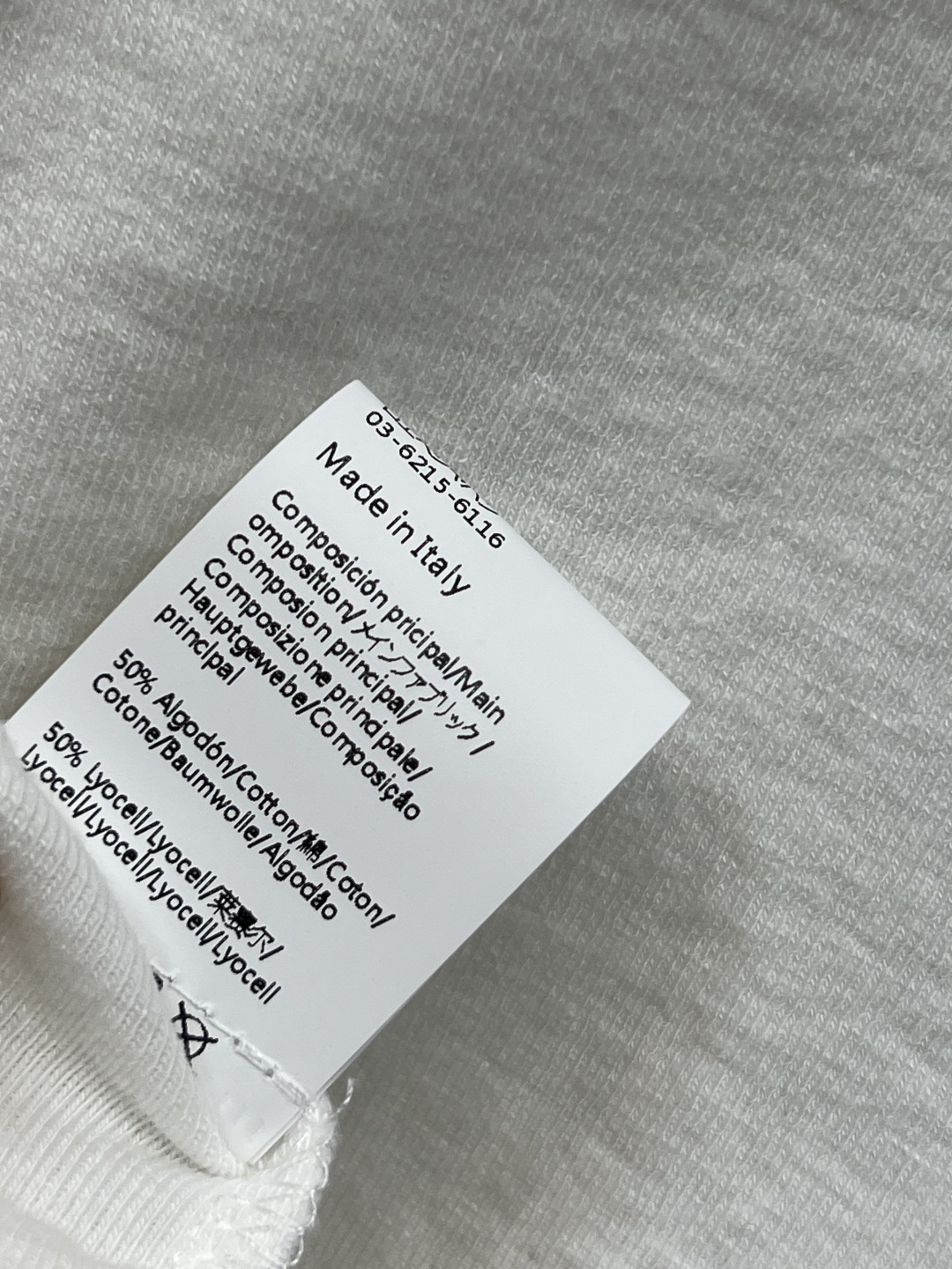 LW家 25秋冬新款 圆领Logo打底衫 宽松廓形版型 轻松搭出大长腿 基础版型不挑人 胸前经典的 金属