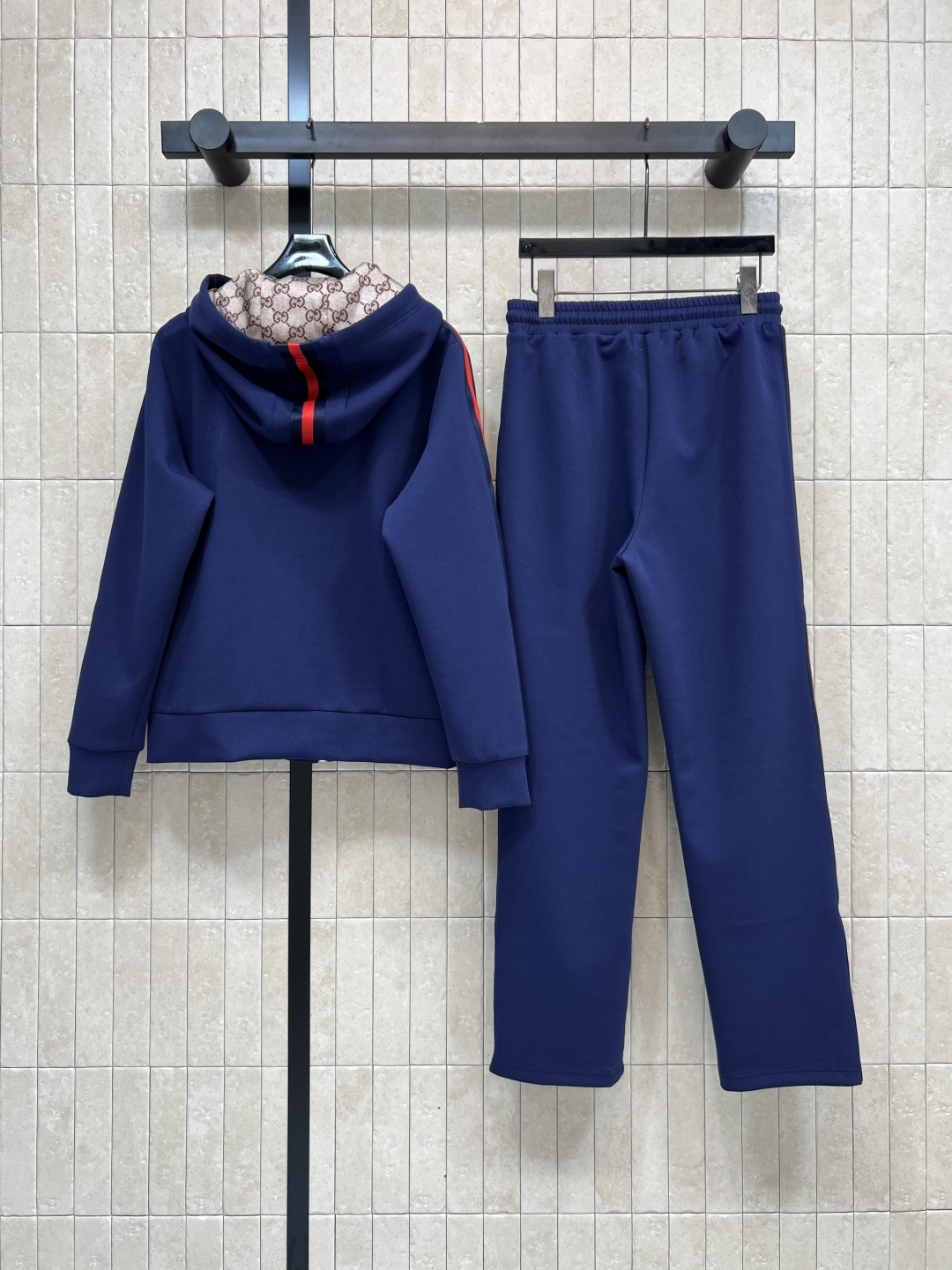 G家 25秋冬新款 经典红绿拼色logo运动休闲套装 连帽拉链外套+松紧腰阔腿裤 一套上身帅气又拉风 美