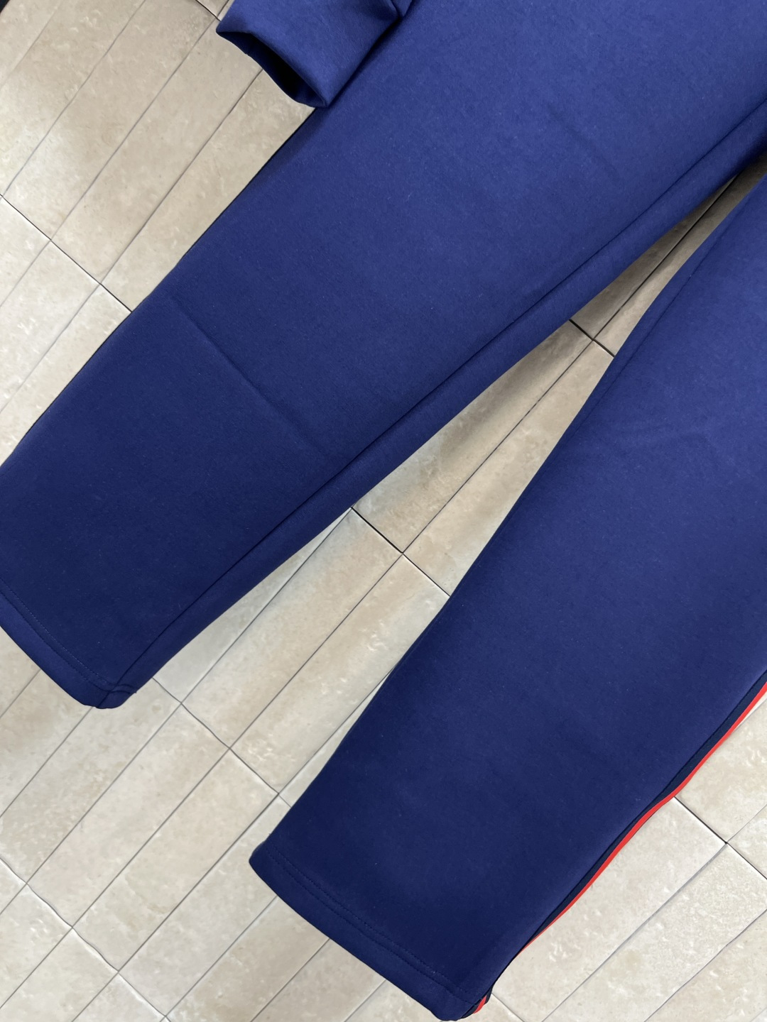 G家 25秋冬新款 经典红绿拼色logo运动休闲套装 连帽拉链外套+松紧腰阔腿裤 一套上身帅气又拉风 美