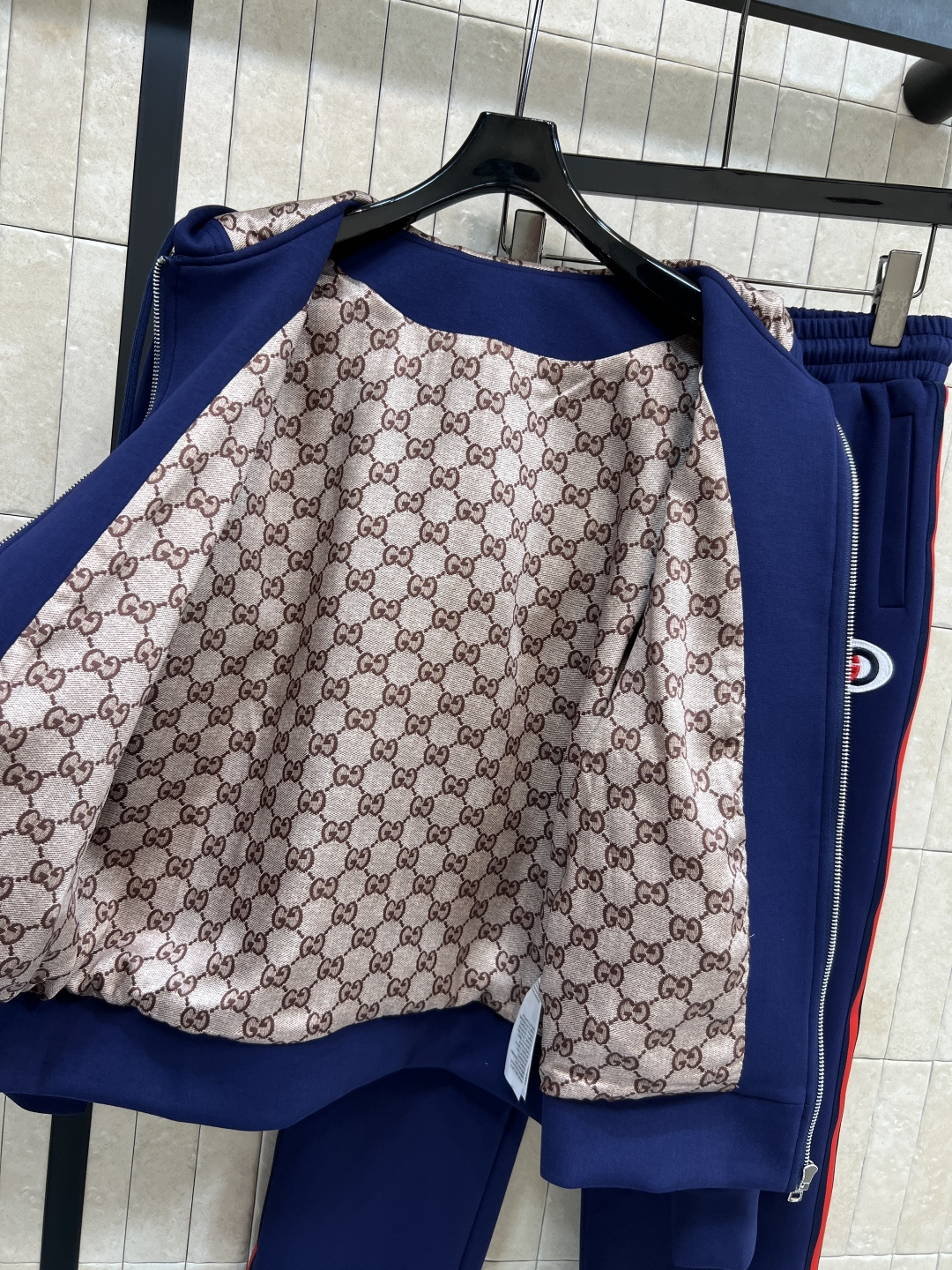 G家 25秋冬新款 经典红绿拼色logo运动休闲套装 连帽拉链外套+松紧腰阔腿裤 一套上身帅气又拉风 美