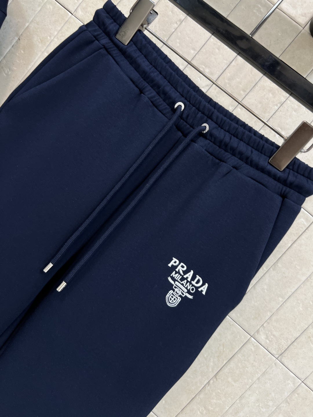 PD家 25秋冬新款 三角标连帽休闲套装 连帽拉链外套+高腰阔腿裤 一套搭配休闲慵懒超级随性 显高显瘦绝