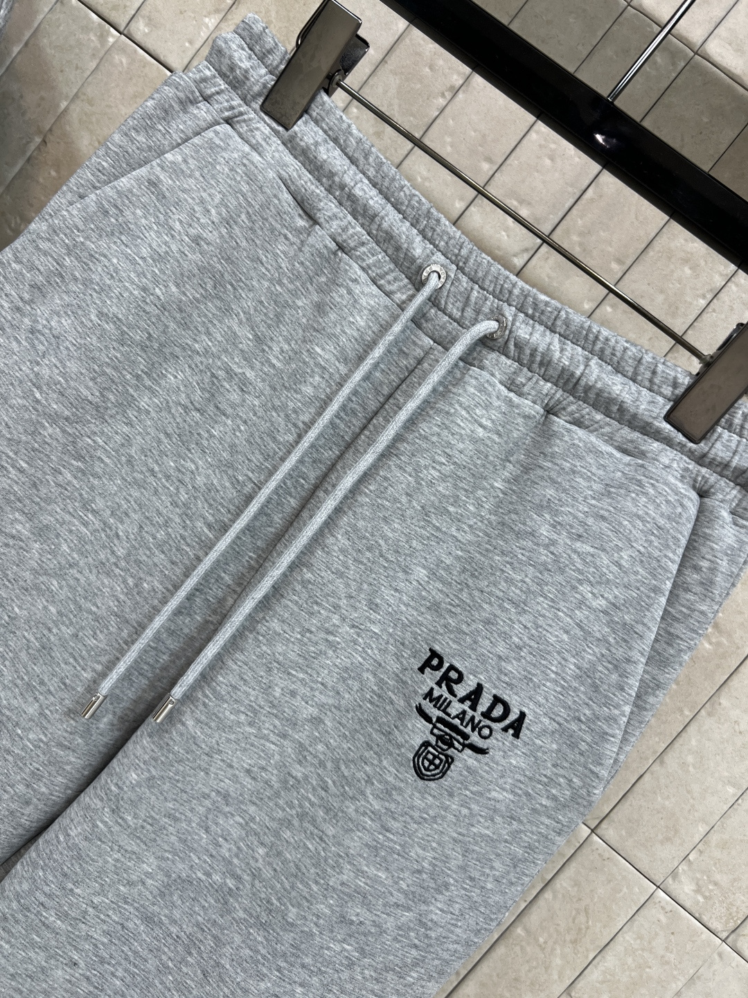 PD家 25秋冬新款 三角标连帽休闲套装 连帽拉链外套+高腰阔腿裤 一套搭配休闲慵懒超级随性 显高显瘦绝