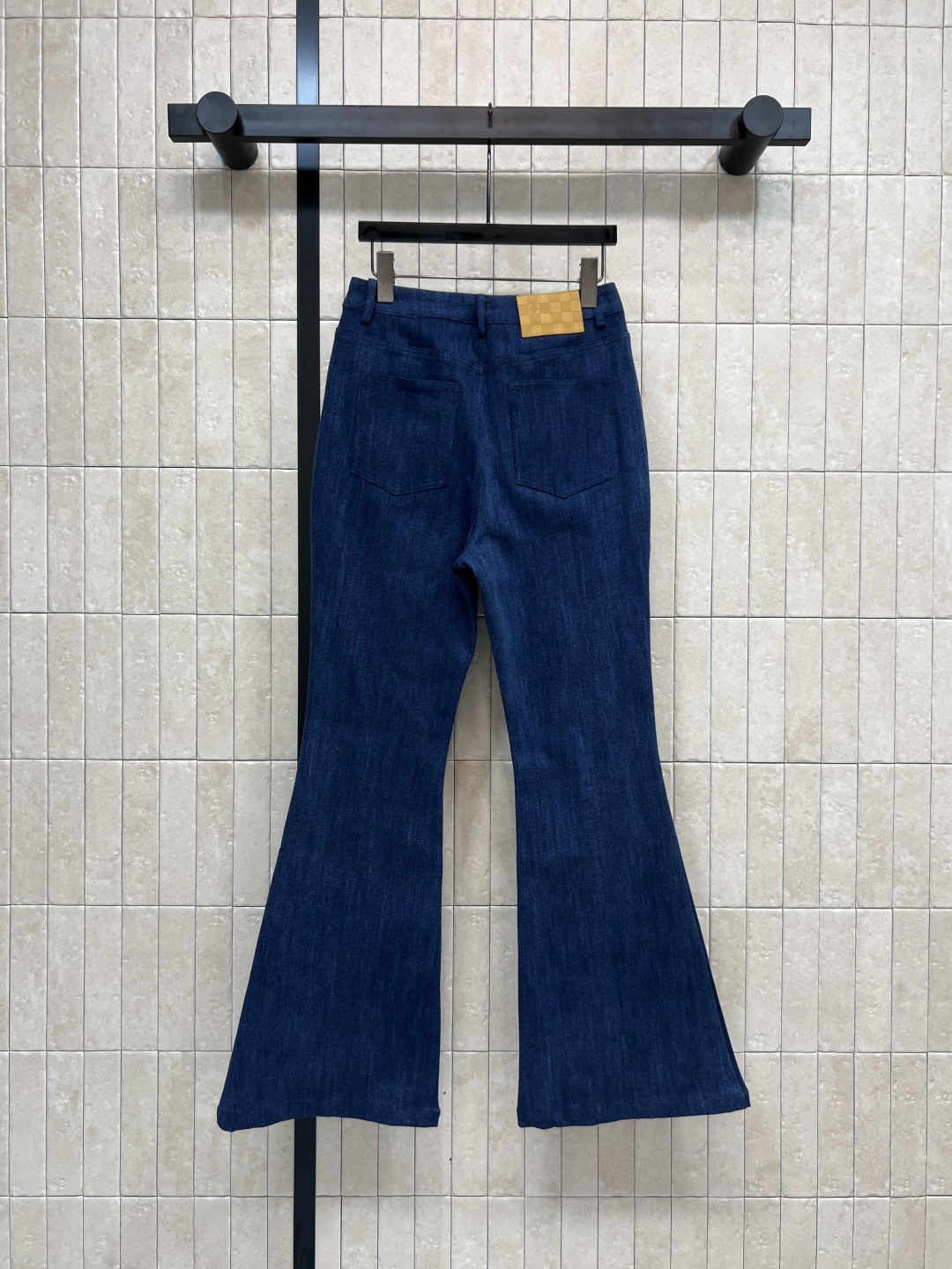 L家 25秋冬新款 高腰牛仔微喇叭裤 高腰版型 提高腰线 轻松分割身材比例 上身显高显瘦绝绝子 喇叭裤超