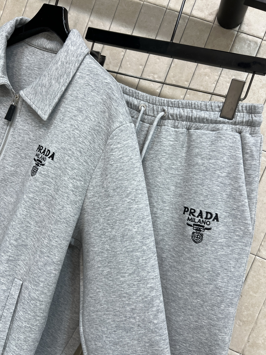 PD家 25秋冬新款 三角标连帽休闲套装 连帽拉链外套+高腰阔腿裤 一套搭配休闲慵懒超级随性 显高显瘦绝