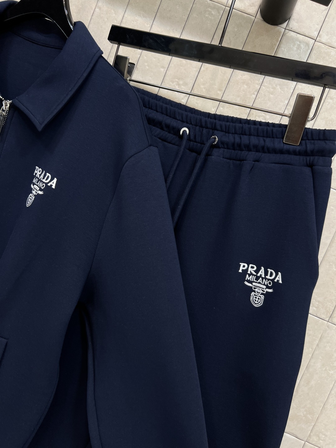 PD家 25秋冬新款 三角标连帽休闲套装 连帽拉链外套+高腰阔腿裤 一套搭配休闲慵懒超级随性 显高显瘦绝