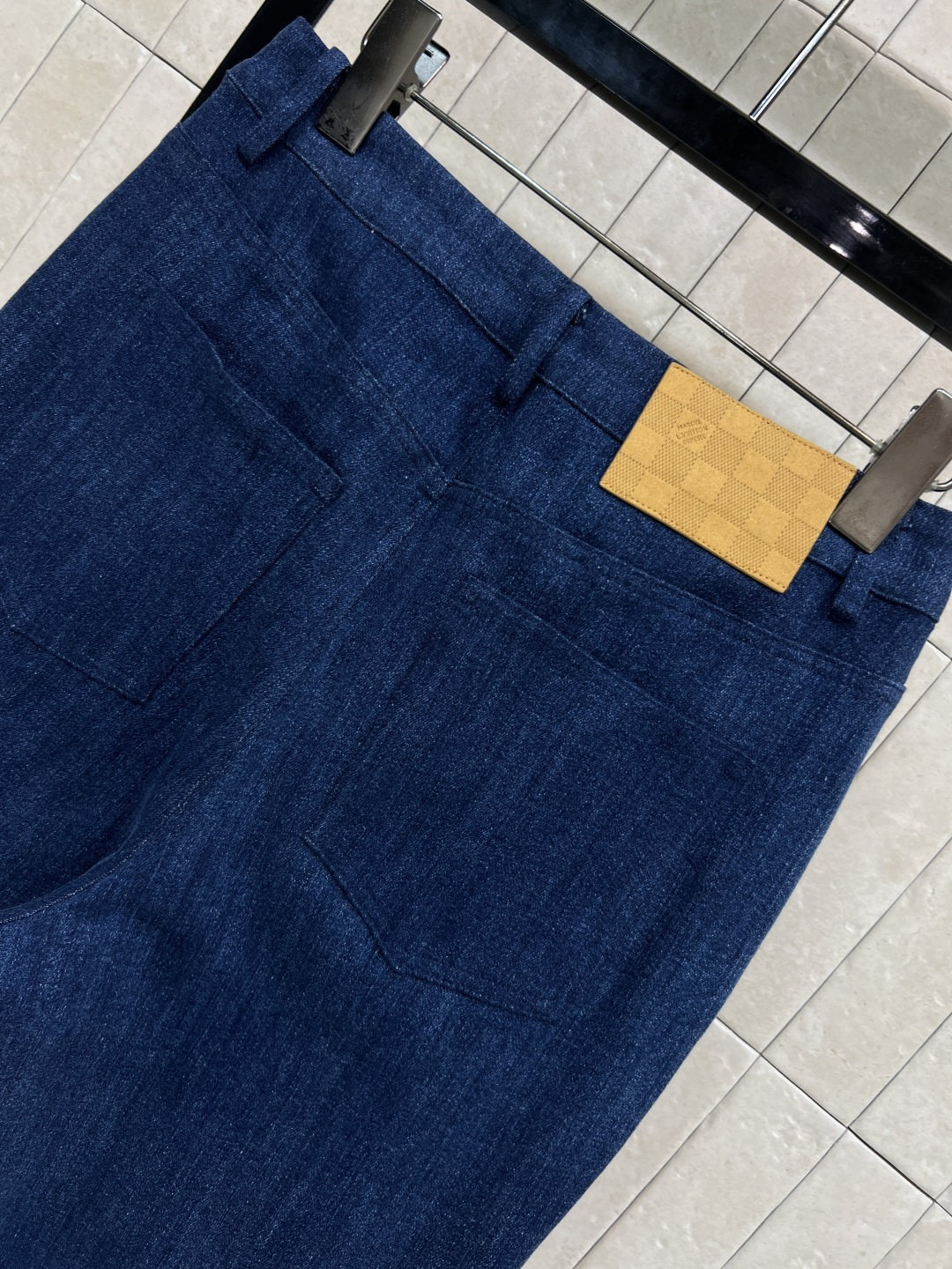 L家 25秋冬新款 高腰牛仔微喇叭裤 高腰版型 提高腰线 轻松分割身材比例 上身显高显瘦绝绝子 喇叭裤超