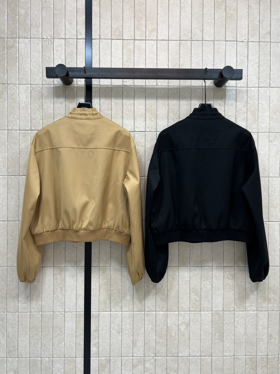 L家25秋冬新款 抽绳立领夹克外套 一穿就能出门的款 完全不用费心费力搭配 气质工装风酷帅有型 抽绳立领