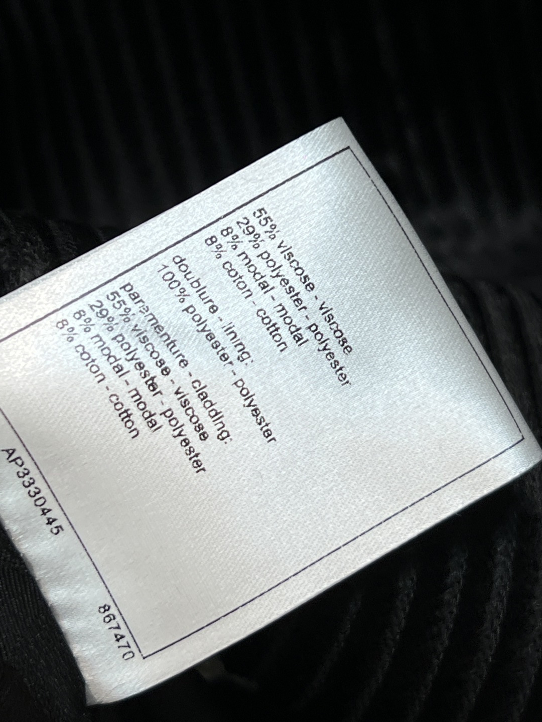 25秋冬新款 灯芯绒圆领短款外套 撞色包边圆领外套非常的软糯高级 无论搭配裤子还是裙子都很好看 超级好驾