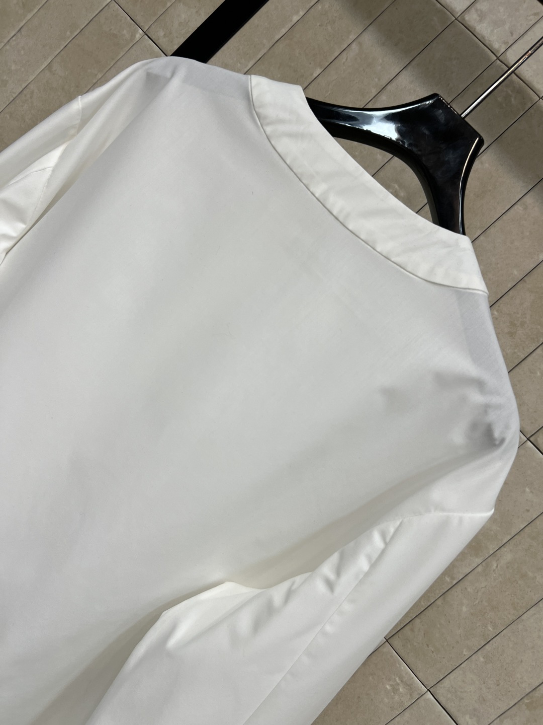 小香家 25秋冬新款 圆领衬衫 时髦到炸的衬衫 实物太好看了 很显气质 口袋字母设计 宽松的剪裁 不管是