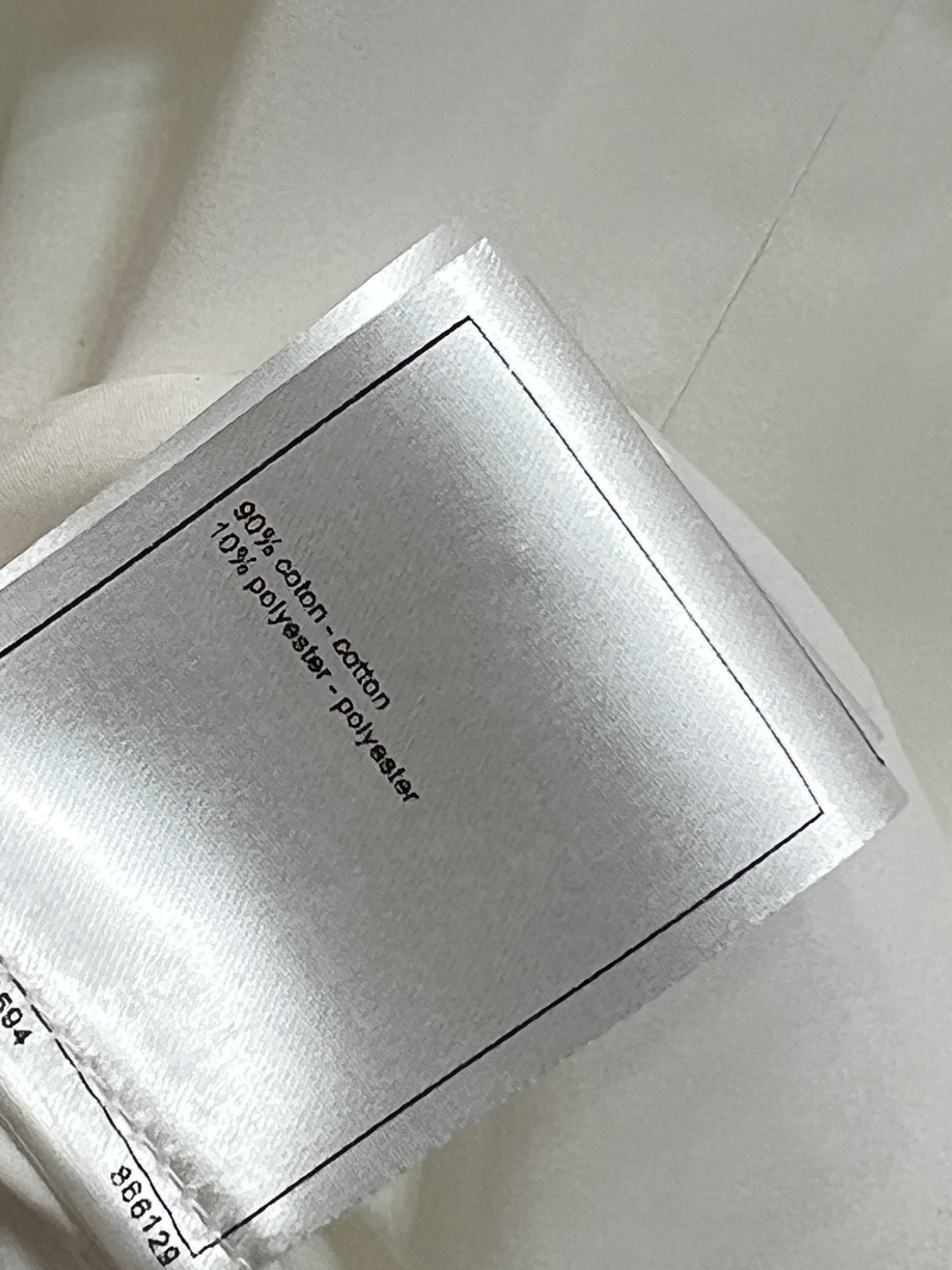 小香家 25秋冬新款 系带翻领衬衫 温婉气质翻倍 矜贵气韵立马拿捏 领口可系带蝴蝶结 点亮造型 立体收腰