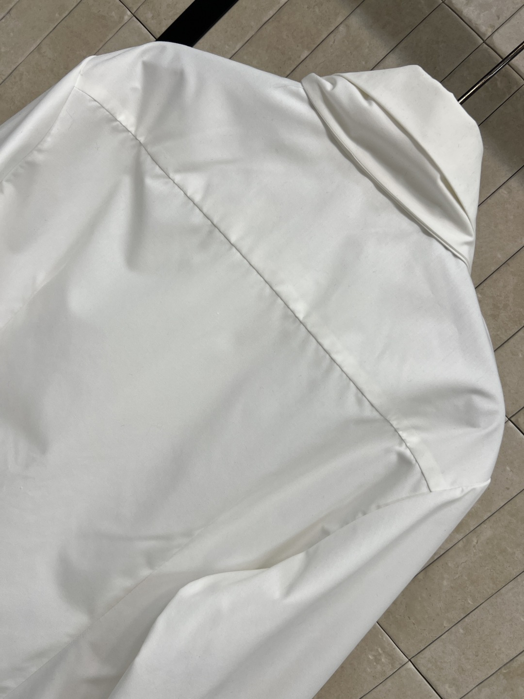 小香家 25秋冬新款 系带翻领衬衫 温婉气质翻倍 矜贵气韵立马拿捏 领口可系带蝴蝶结 点亮造型 立体收腰