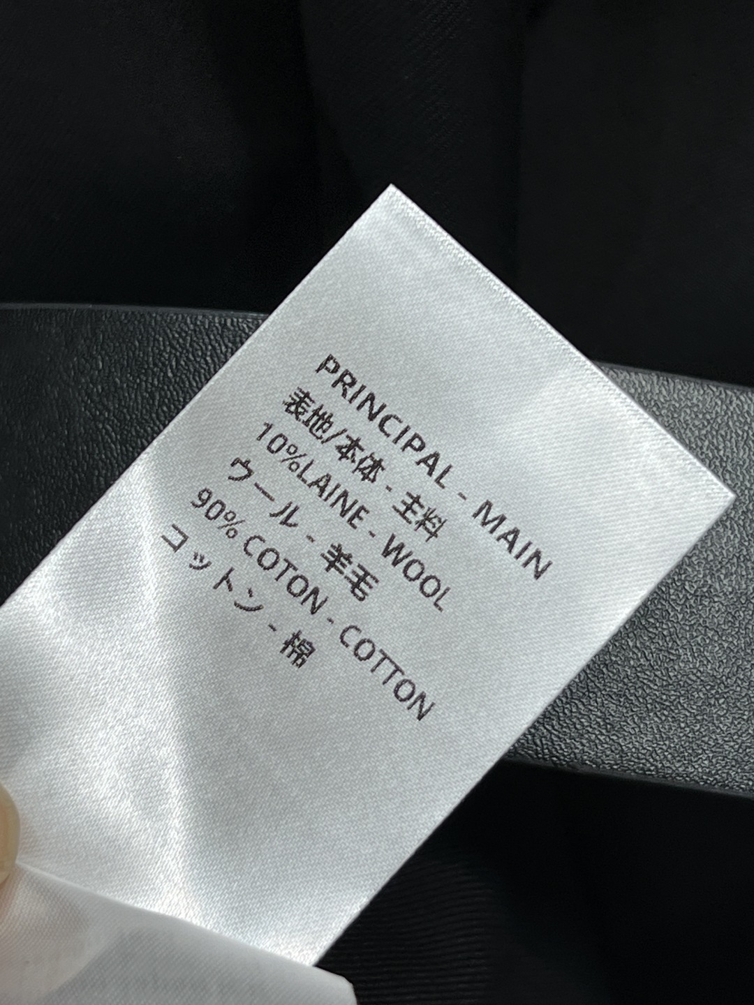 L家 25秋冬新款 拼接老花百褶西装裙 经典西装领口 侧边排扣设计 衣摆侧白拼接老花百褶设计 甜美和西装