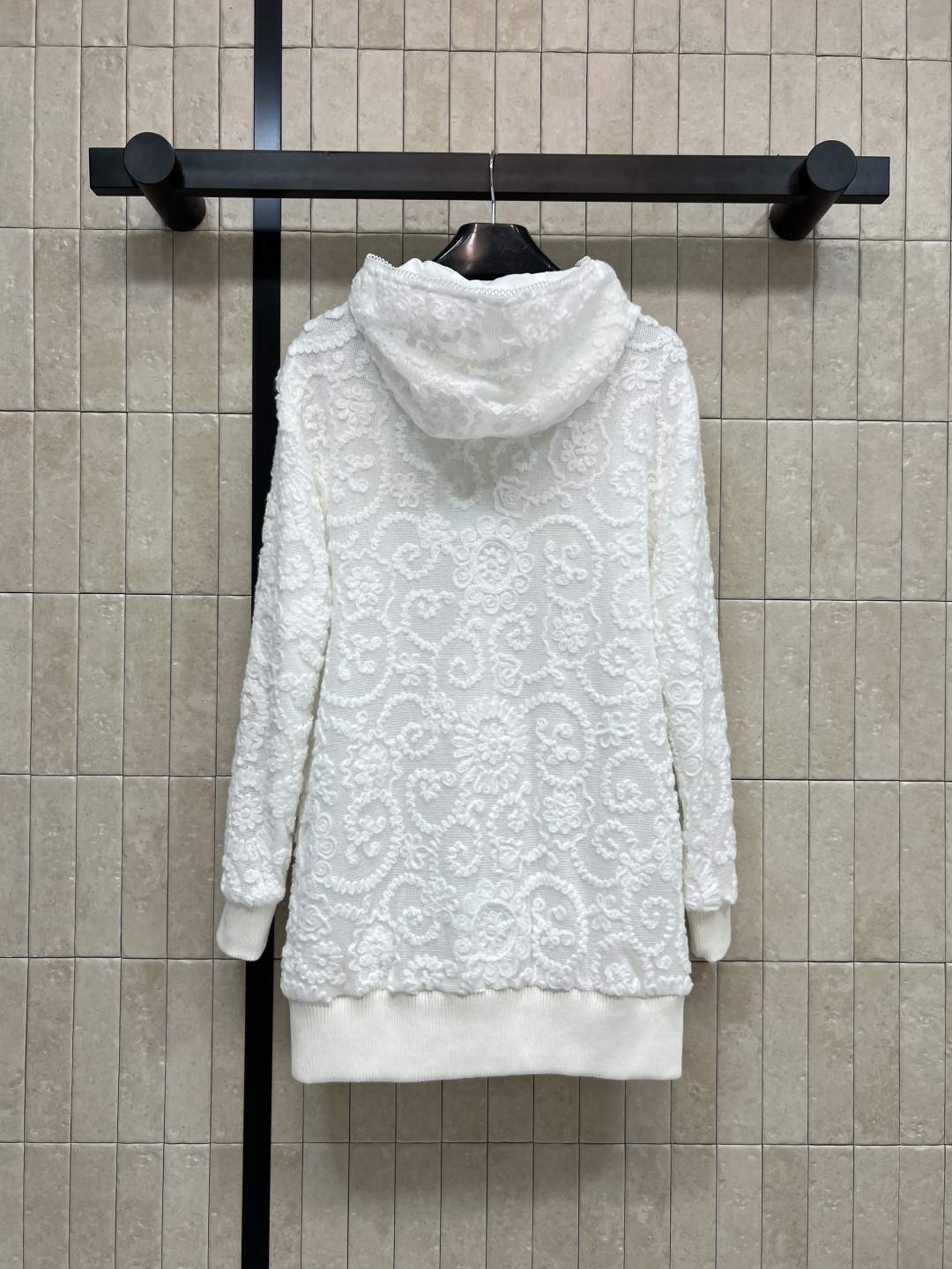 CE家 25秋冬新款 蕾丝连帽外套 经典基础版型百搭不挑人 高级有质感的面料 软糯舒适 上身就是满满的气