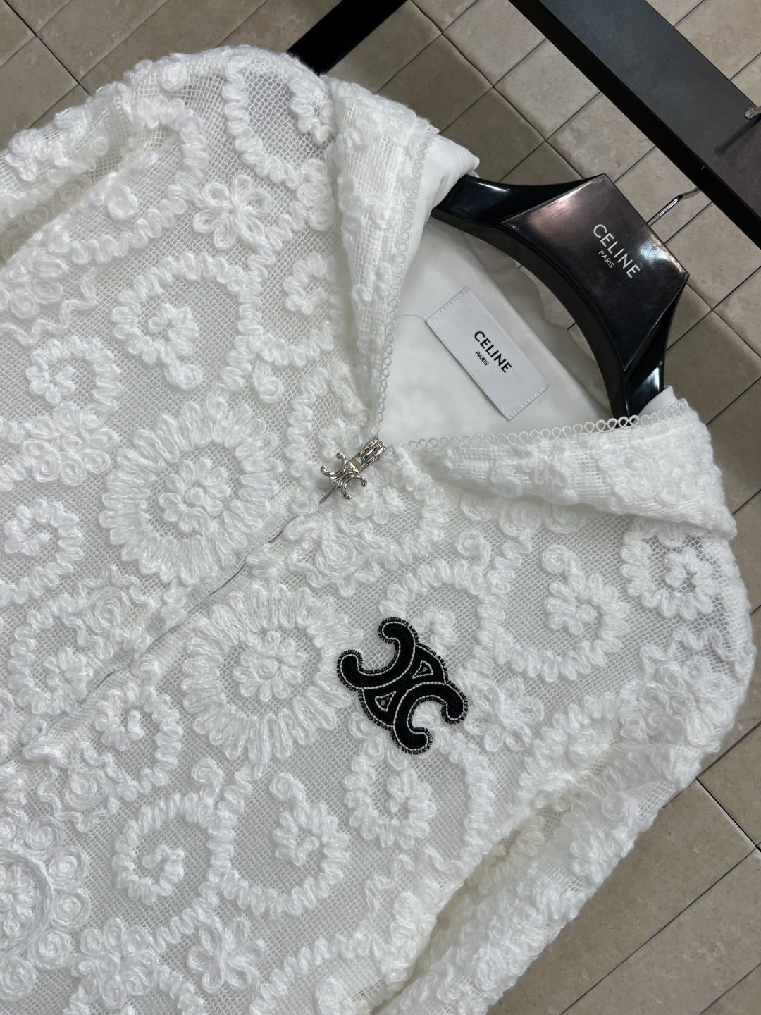 CE家 25秋冬新款 蕾丝连帽外套 经典基础版型百搭不挑人 高级有质感的面料 软糯舒适 上身就是满满的气