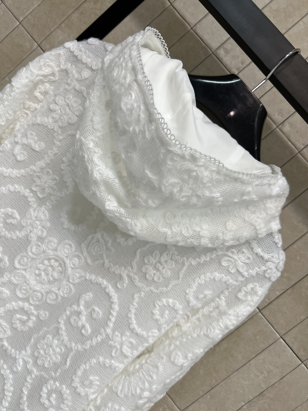 CE家 25秋冬新款 蕾丝连帽外套 经典基础版型百搭不挑人 高级有质感的面料 软糯舒适 上身就是满满的气