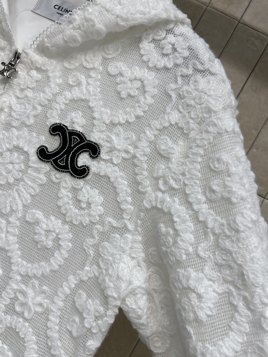 CE家 25秋冬新款 蕾丝连帽外套 经典基础版型百搭不挑人 高级有质感的面料 软糯舒适 上身就是满满的气