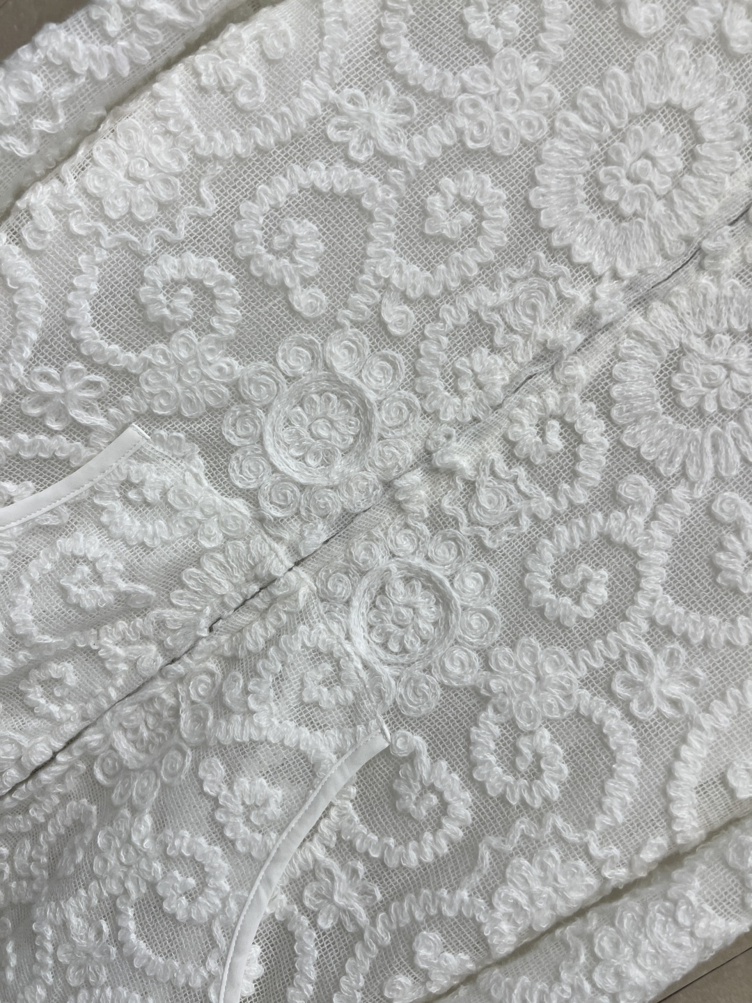 CE家 25秋冬新款 蕾丝连帽外套 经典基础版型百搭不挑人 高级有质感的面料 软糯舒适 上身就是满满的气