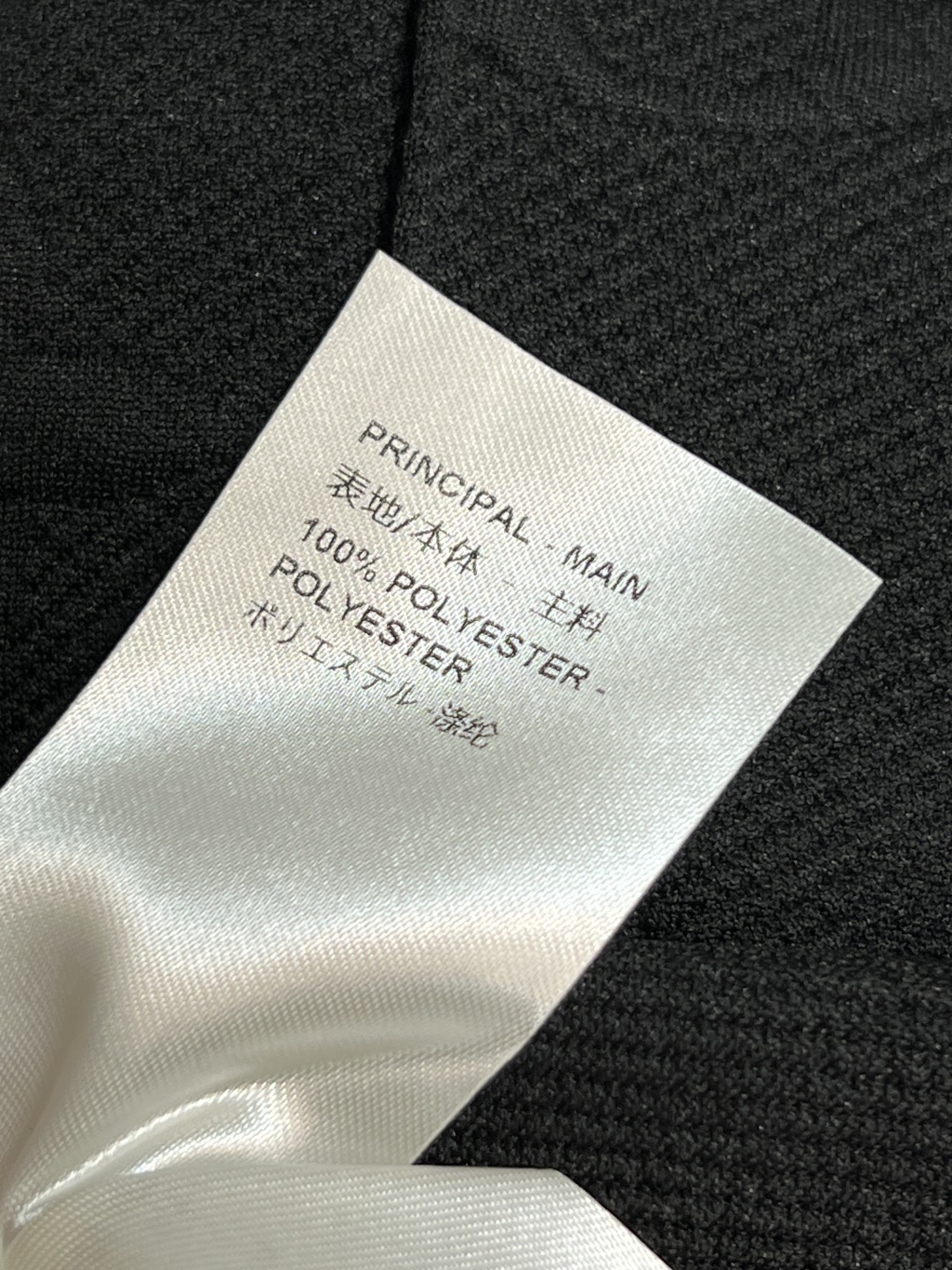 L家 25秋冬新款 老花浮雕提花连帽收腰外套 经典的连帽设计百搭不挑人 经典老花皮绳拉链点缀 松紧腰收腰