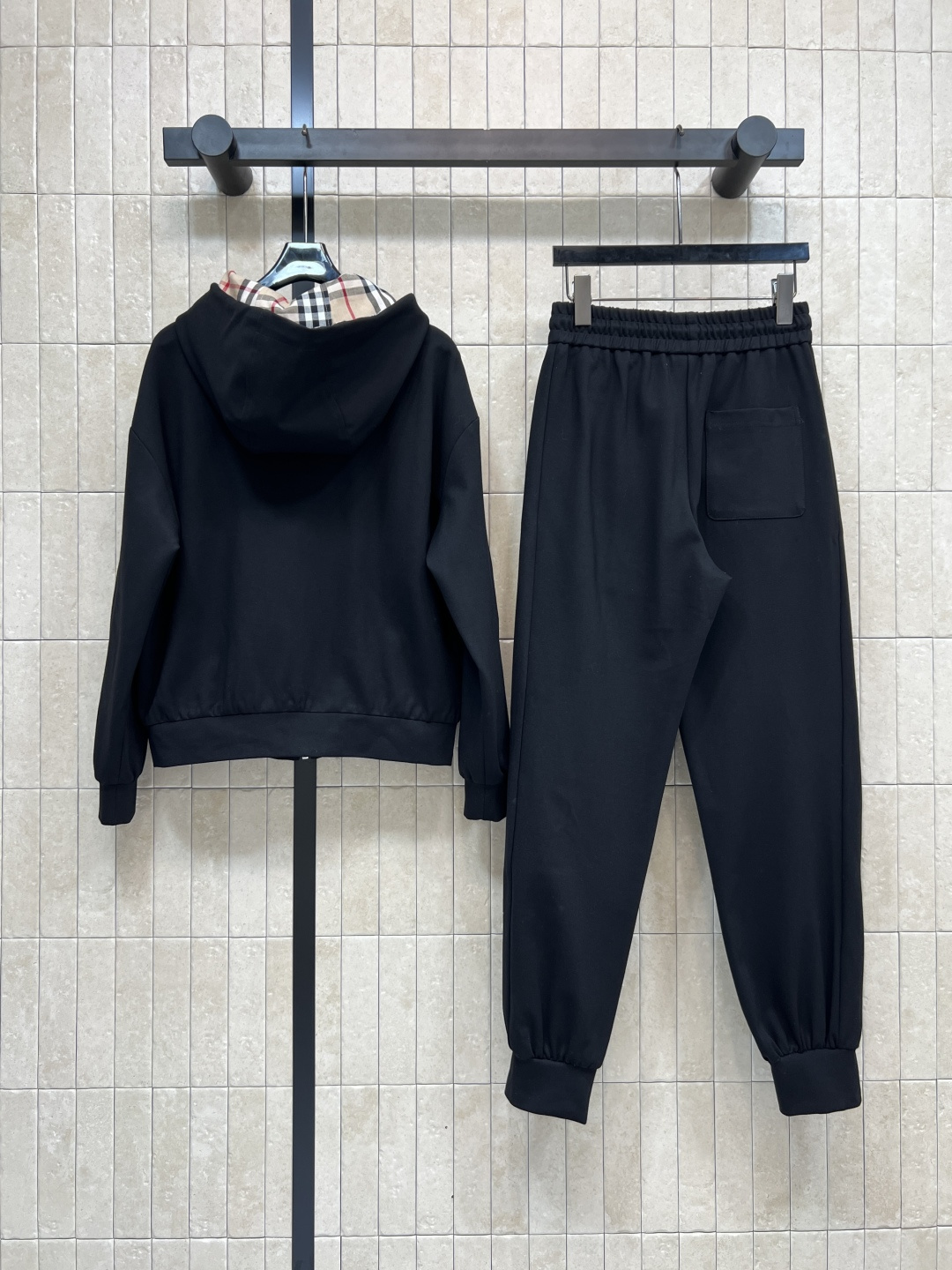 BUR家 25秋冬新款 休闲套装 连帽拉链外套搭配束脚慢跑裤 一套上身帅气拉风 休闲运动风减龄又百搭 拼