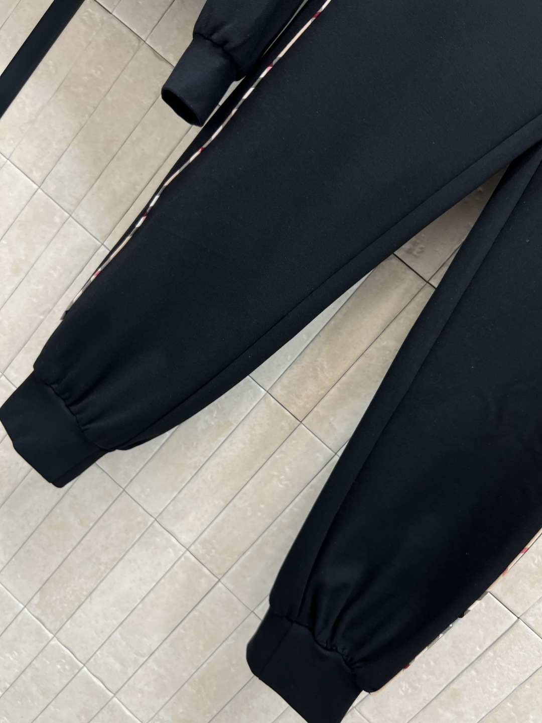 BUR家 25秋冬新款 休闲套装 连帽拉链外套搭配束脚慢跑裤 一套上身帅气拉风 休闲运动风减龄又百搭 拼