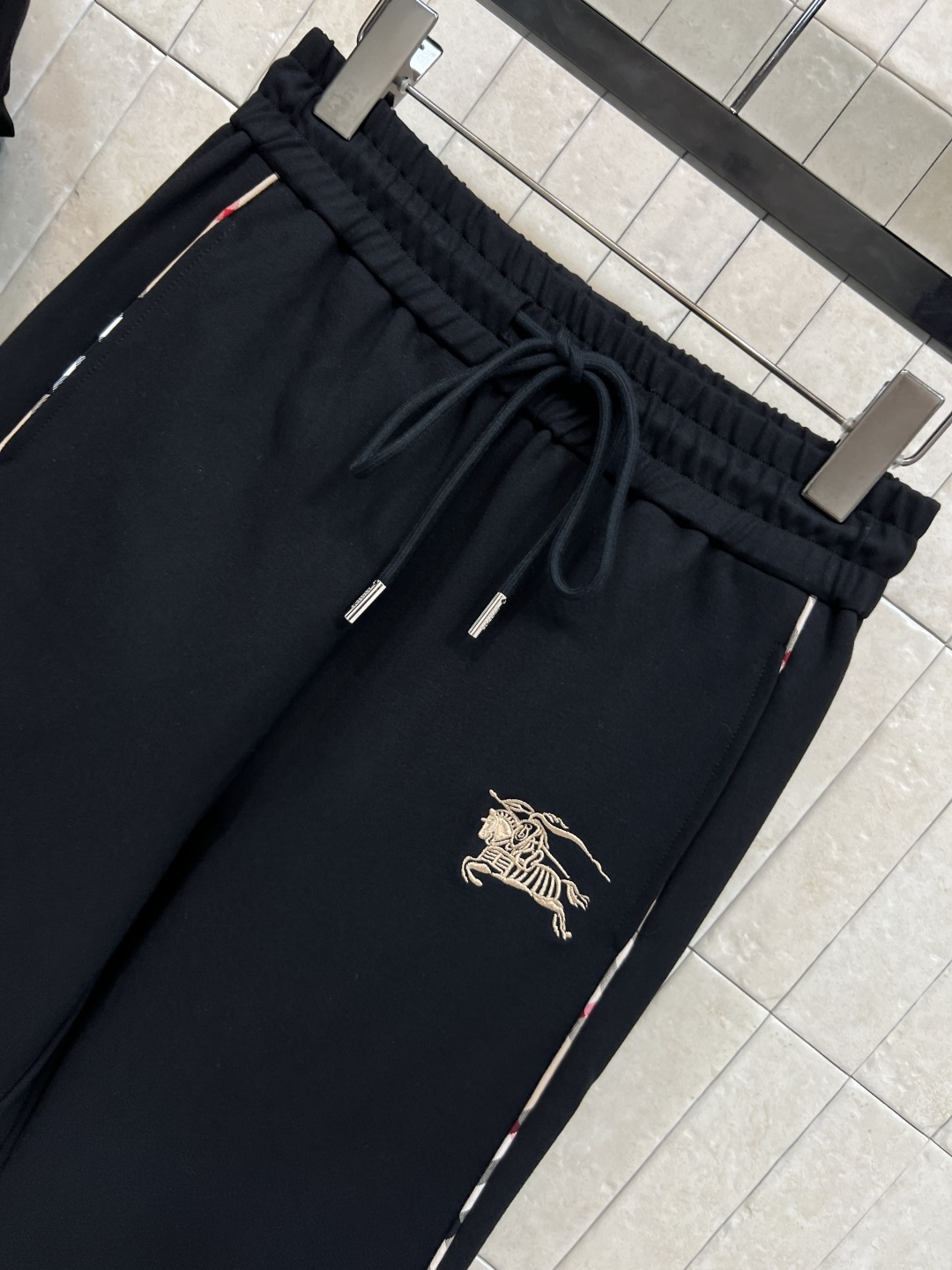 BUR家 25秋冬新款 休闲套装 连帽拉链外套搭配束脚慢跑裤 一套上身帅气拉风 休闲运动风减龄又百搭 拼