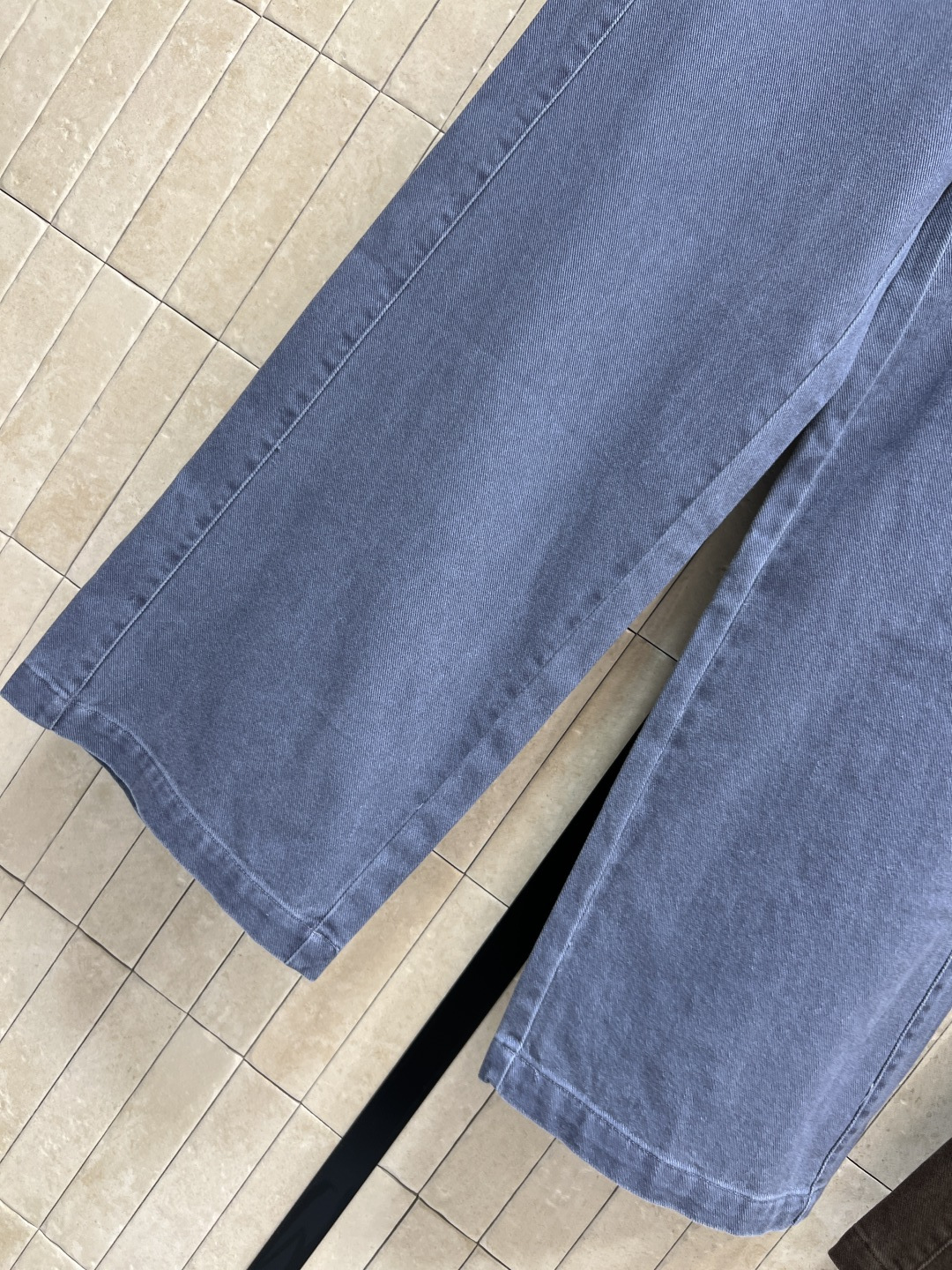 LW家 25秋冬新款高腰牛仔直筒裤 刺绣logo图案点缀 低调又时髦 减量少女感满满 直筒裤型完美遮盖身