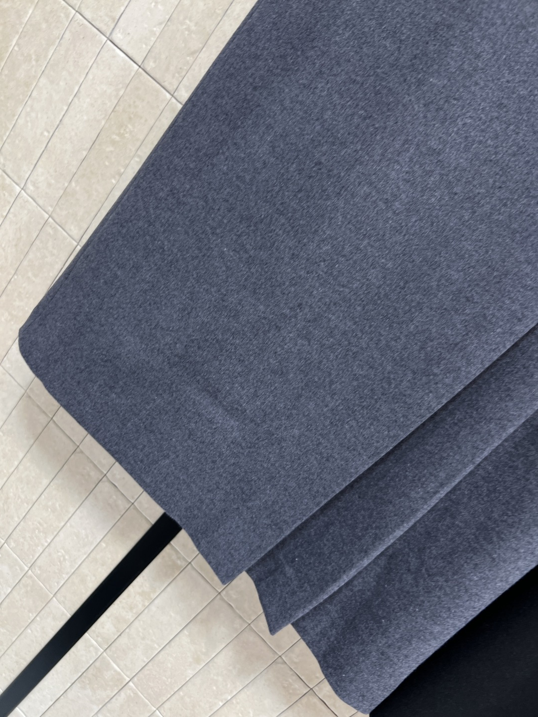 PD家 25秋冬新款三角标腰带装饰半身裙 经典的金三角标Logo腰带收腰 打造纤细腰身 高腰A字侧边褶皱