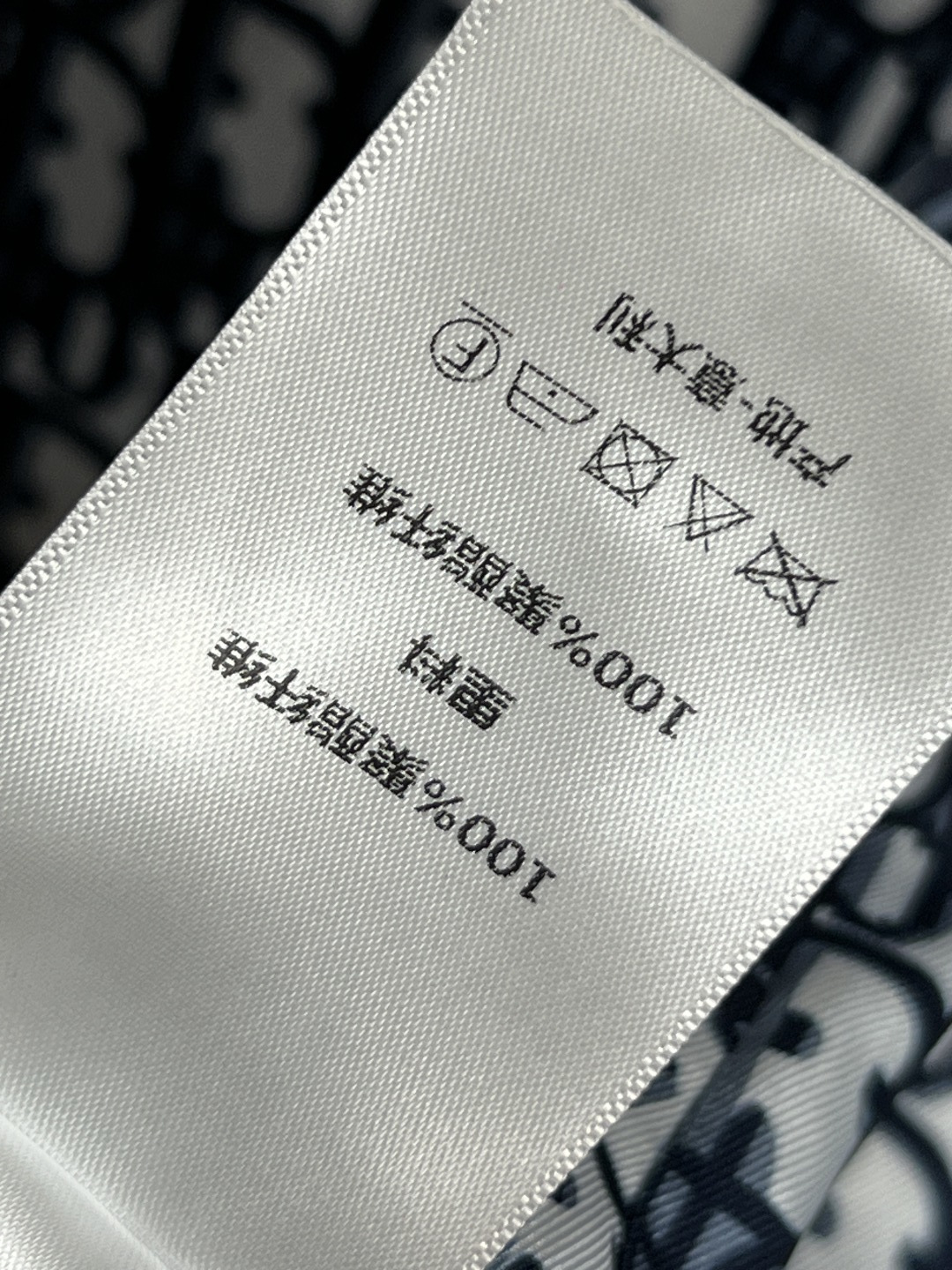 D家 25秋冬新款 收腰短款风衣外套 经典款短版风衣设计 上身精致又干练得体 很少见到的短风衣 小个子也