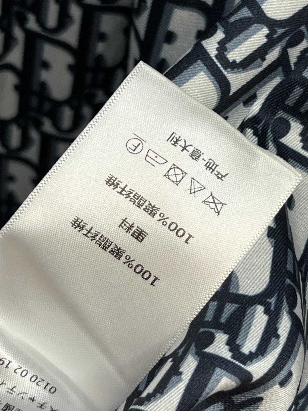 D家 25秋冬新款 收腰短款风衣外套 经典款短版风衣设计 上身精致又干练得体 很少见到的短风衣 小个子也