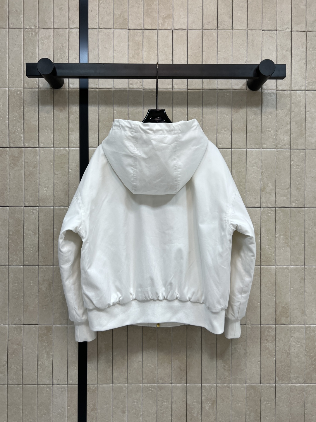 CE家 25秋冬新款 连帽凯旋门刺绣棉服外套 连帽版型上身洋气减龄 宽松廓形百搭不挑人以从容姿态应对天气