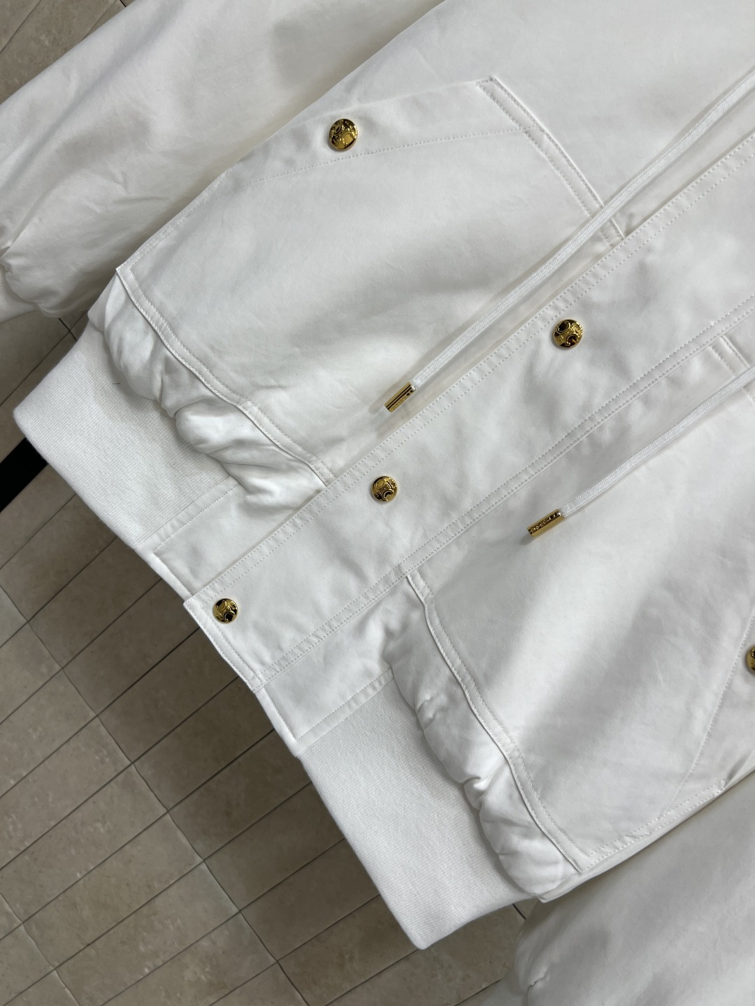 CE家 25秋冬新款 连帽凯旋门刺绣棉服外套 连帽版型上身洋气减龄 宽松廓形百搭不挑人以从容姿态应对天气