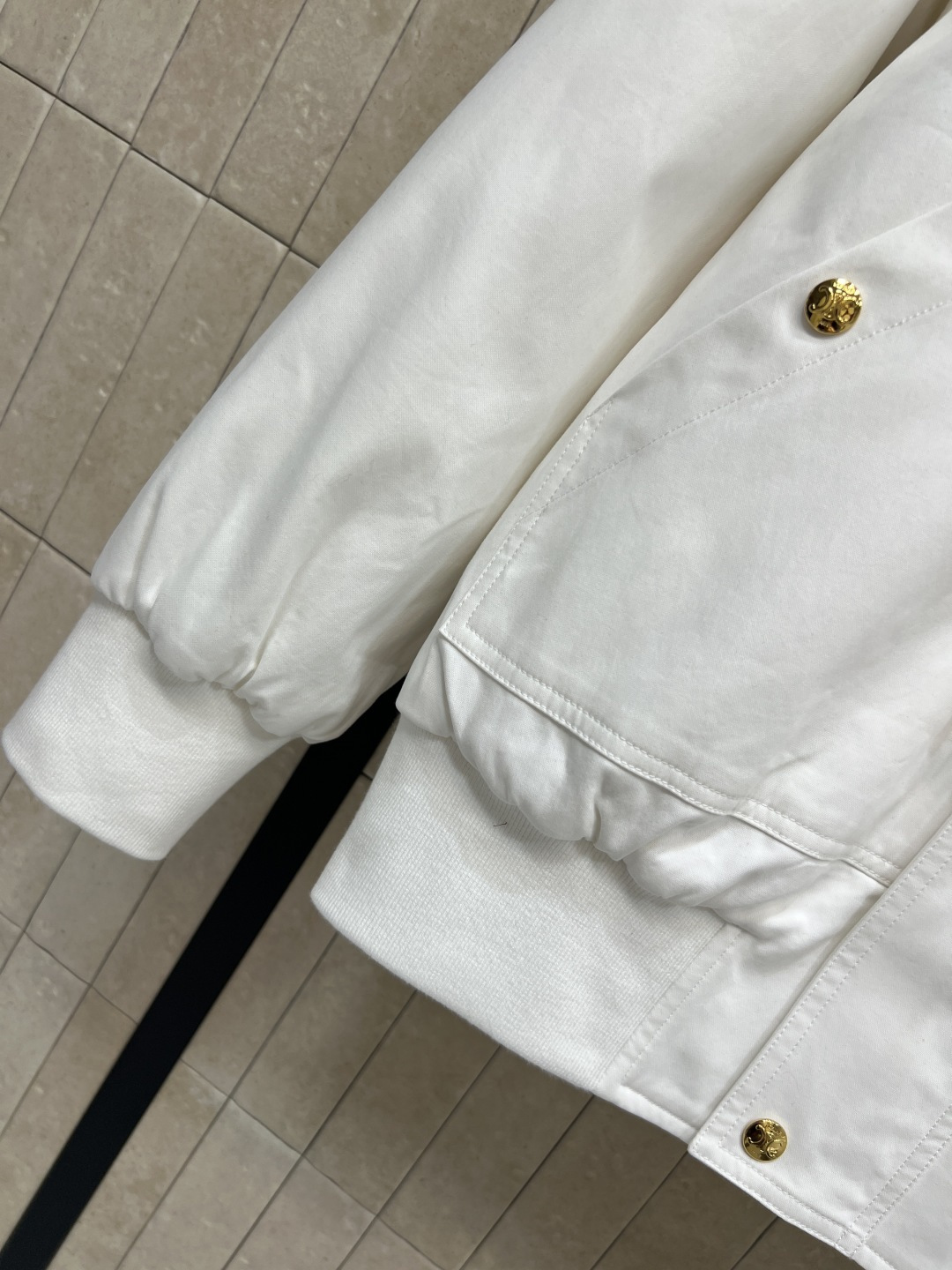 CE家 25秋冬新款 连帽凯旋门刺绣棉服外套 连帽版型上身洋气减龄 宽松廓形百搭不挑人以从容姿态应对天气