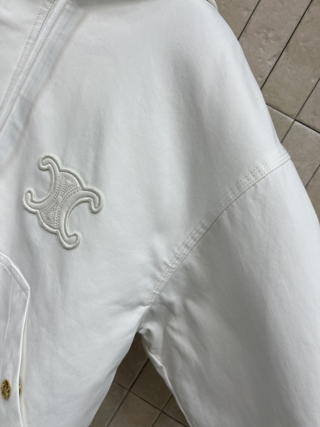 CE家 25秋冬新款 连帽凯旋门刺绣棉服外套 连帽版型上身洋气减龄 宽松廓形百搭不挑人以从容姿态应对天气