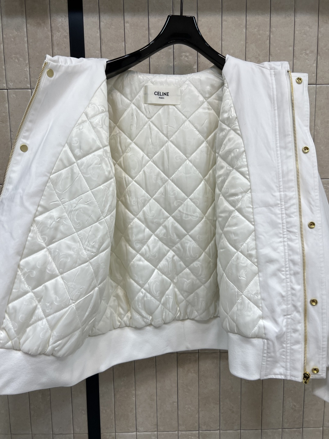 CE家 25秋冬新款 连帽凯旋门刺绣棉服外套 连帽版型上身洋气减龄 宽松廓形百搭不挑人以从容姿态应对天气