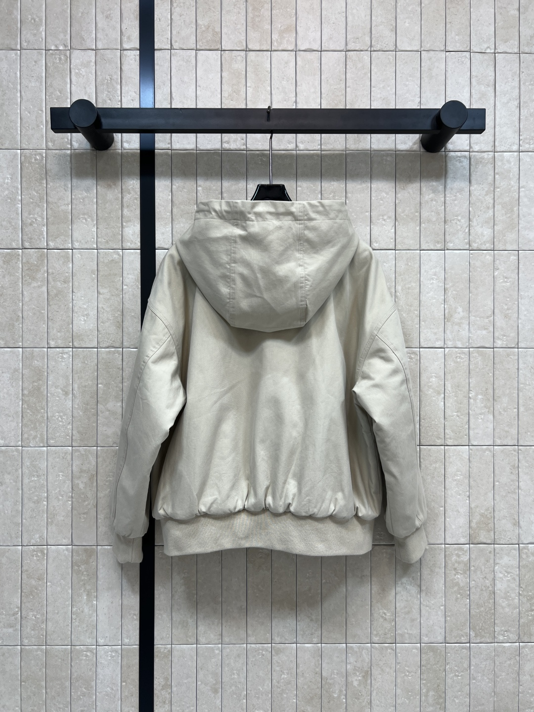 CE家 25秋冬新款 连帽凯旋门刺绣棉服外套 连帽版型上身洋气减龄 宽松廓形百搭不挑人以从容姿态应对天气