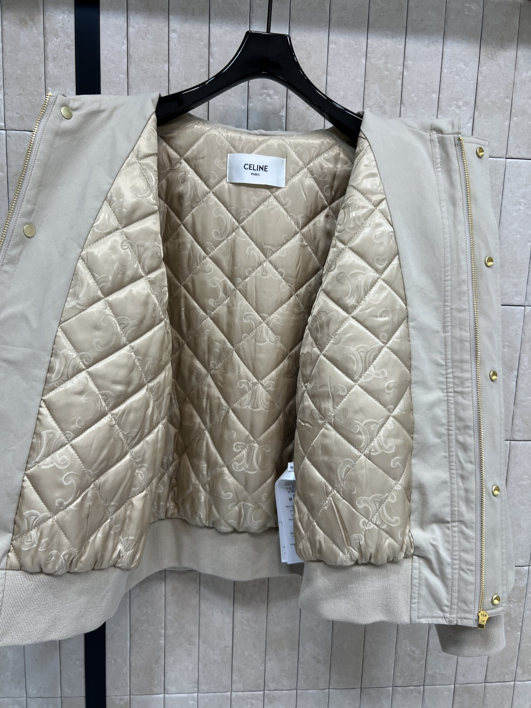 CE家 25秋冬新款 连帽凯旋门刺绣棉服外套 连帽版型上身洋气减龄 宽松廓形百搭不挑人以从容姿态应对天气