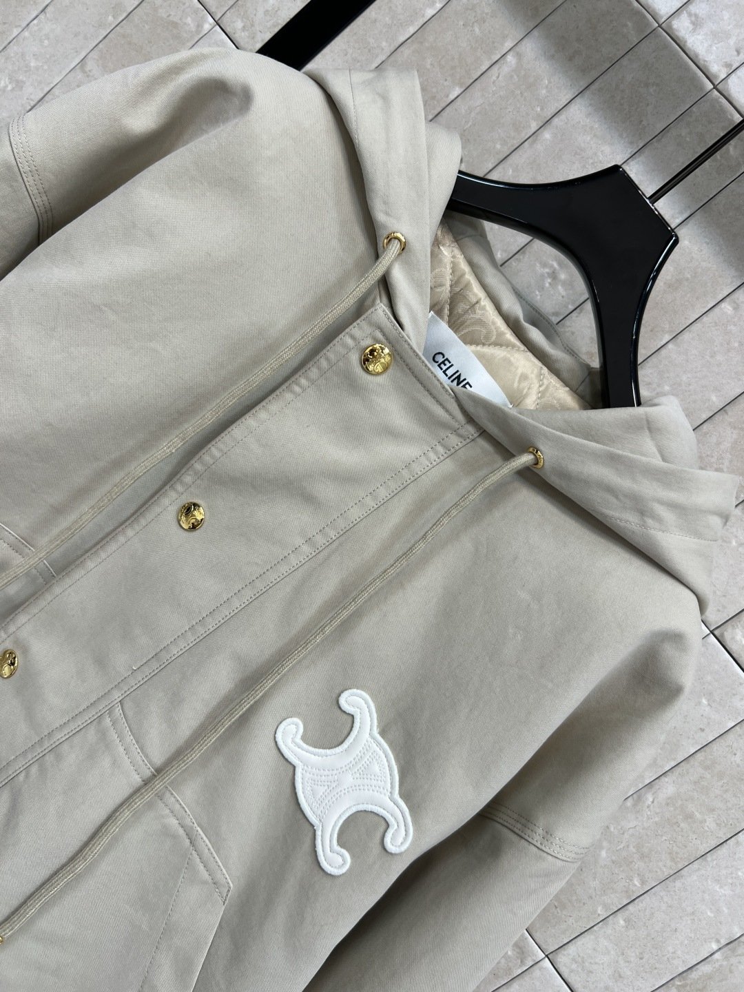 CE家 25秋冬新款 连帽凯旋门刺绣棉服外套 连帽版型上身洋气减龄 宽松廓形百搭不挑人以从容姿态应对天气