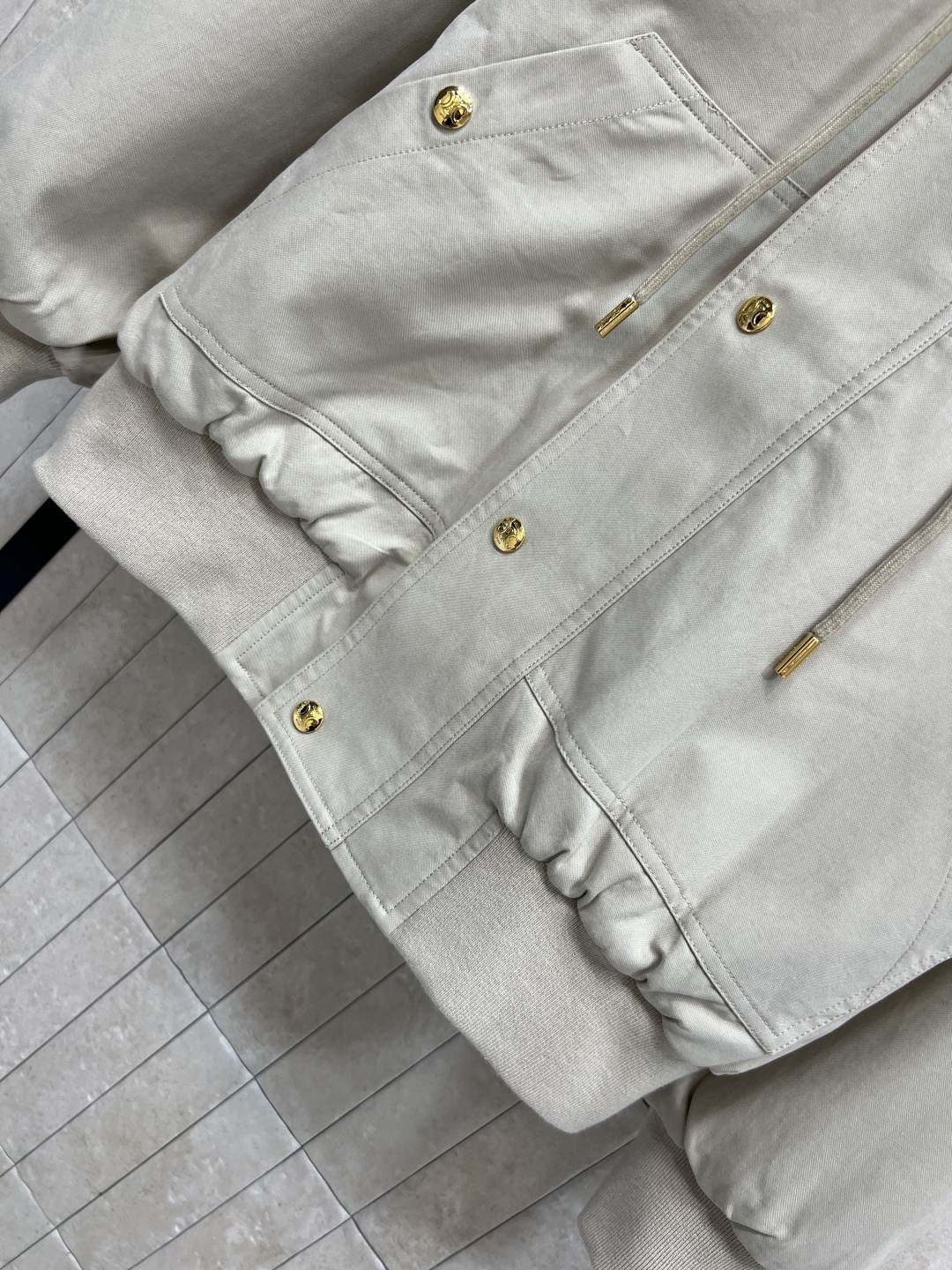 CE家 25秋冬新款 连帽凯旋门刺绣棉服外套 连帽版型上身洋气减龄 宽松廓形百搭不挑人以从容姿态应对天气