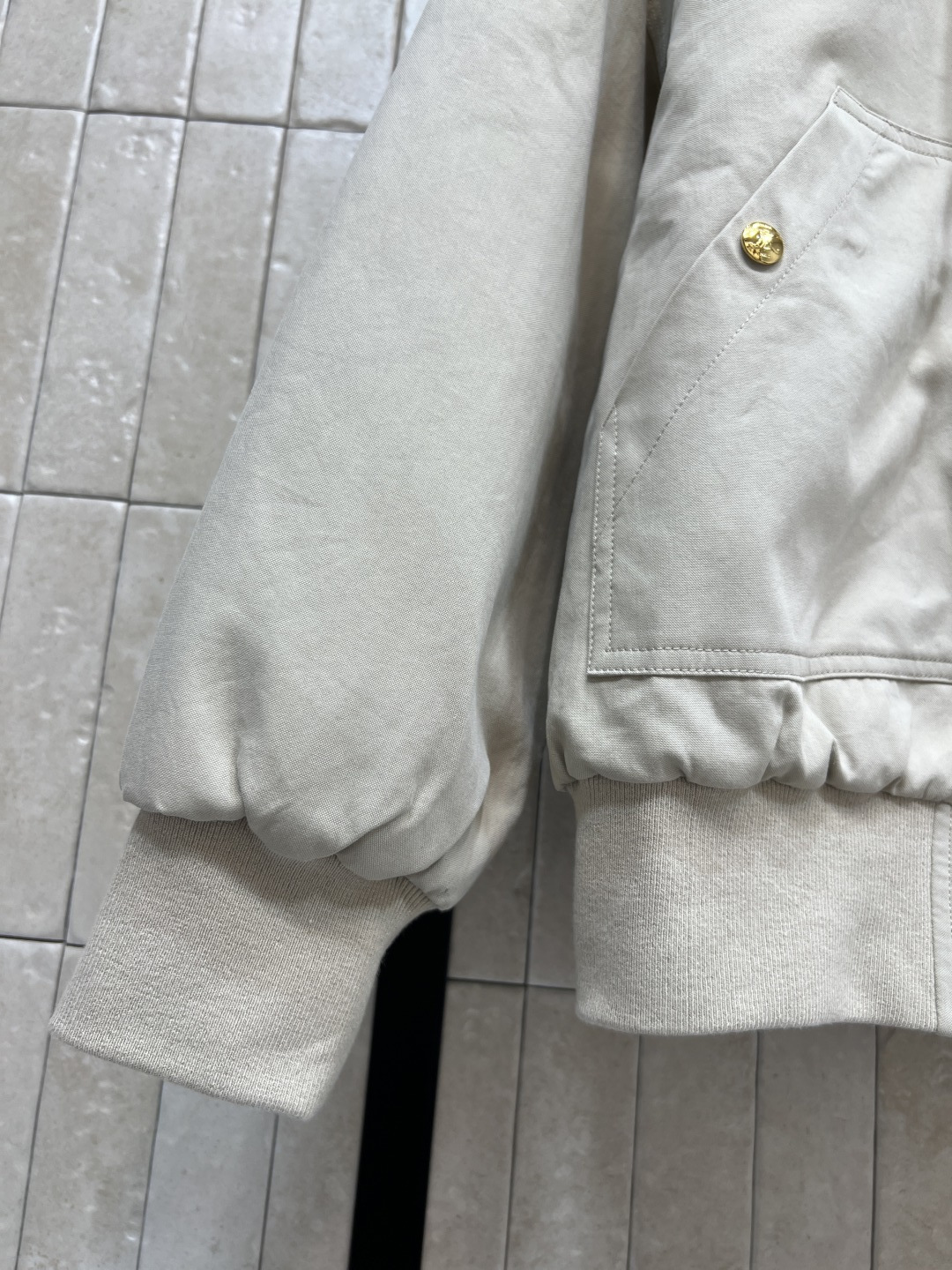 CE家 25秋冬新款 连帽凯旋门刺绣棉服外套 连帽版型上身洋气减龄 宽松廓形百搭不挑人以从容姿态应对天气